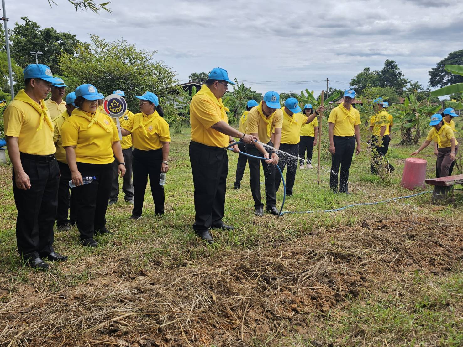 พช.หนองคาย ผนึกกำลังภาคีเครือข่าย จัดกิจกรรม “จิตอาสาพัฒนาชุมชน เอามื้อสามัคคี ทำความดีถวายในหลวง” เฉลิมพระเกียรติในหลวง ร.10