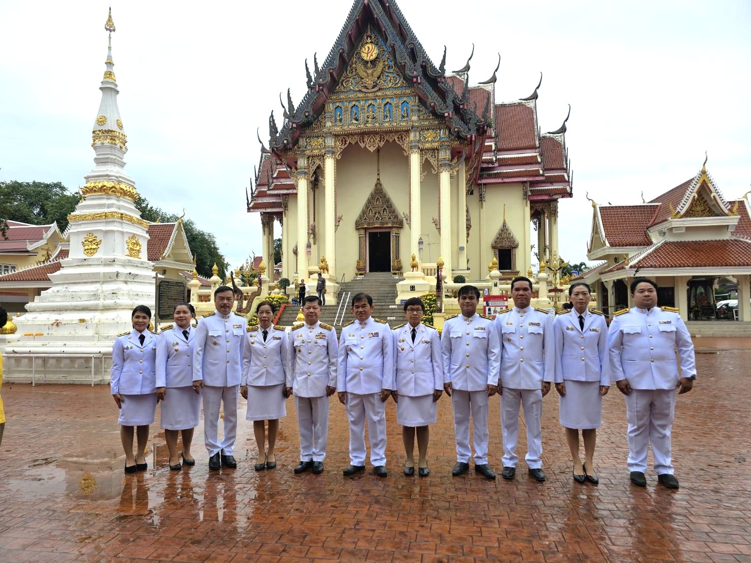 พช.หนองคาย ร่วมพิธีเจริญพระพุทธมนต์ และทำบุญตักบาตรถวายพระราชกุศล เฉลิมพระเกียรติพระบาทสมเด็จพระเจ้าอยู่หัว