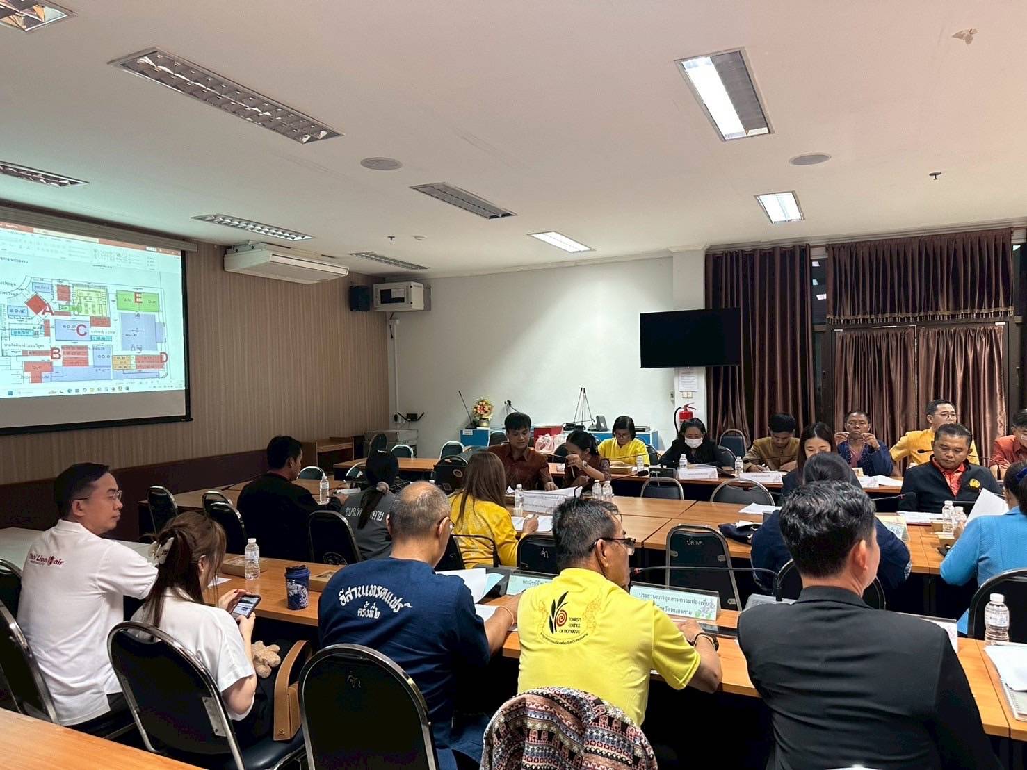 จังหวัดหนองคาย ดำเนินการประชุมคณะกรรมการอำนวยการศูนย์แสดงและจำหน่ายผลิตภัณฑ์ OTOP จังหวัดหนองคาย ครั้งที่ 1/2568