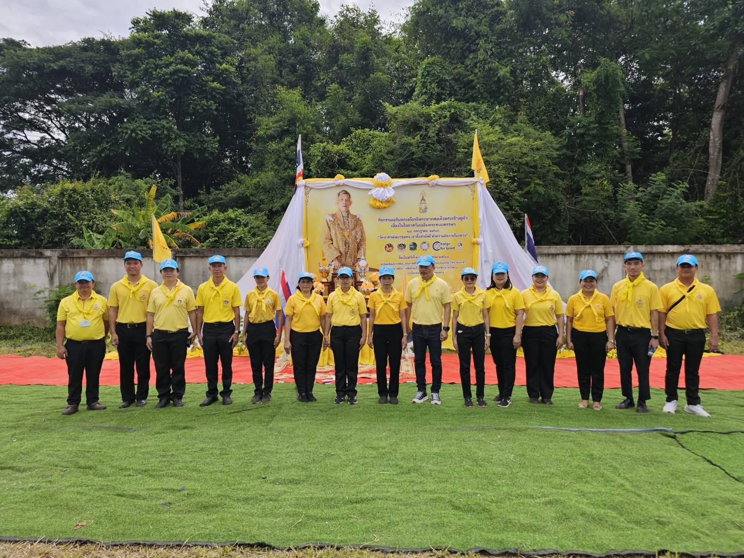 พช.หนองคาย ผนึกกำลังภาคีเครือข่าย จัดกิจกรรม “จิตอาสาพัฒนาชุมชน เอามื้อสามัคคี ทำความดีถวายในหลวง” เฉลิมพระเกียรติในหลวง ร.10