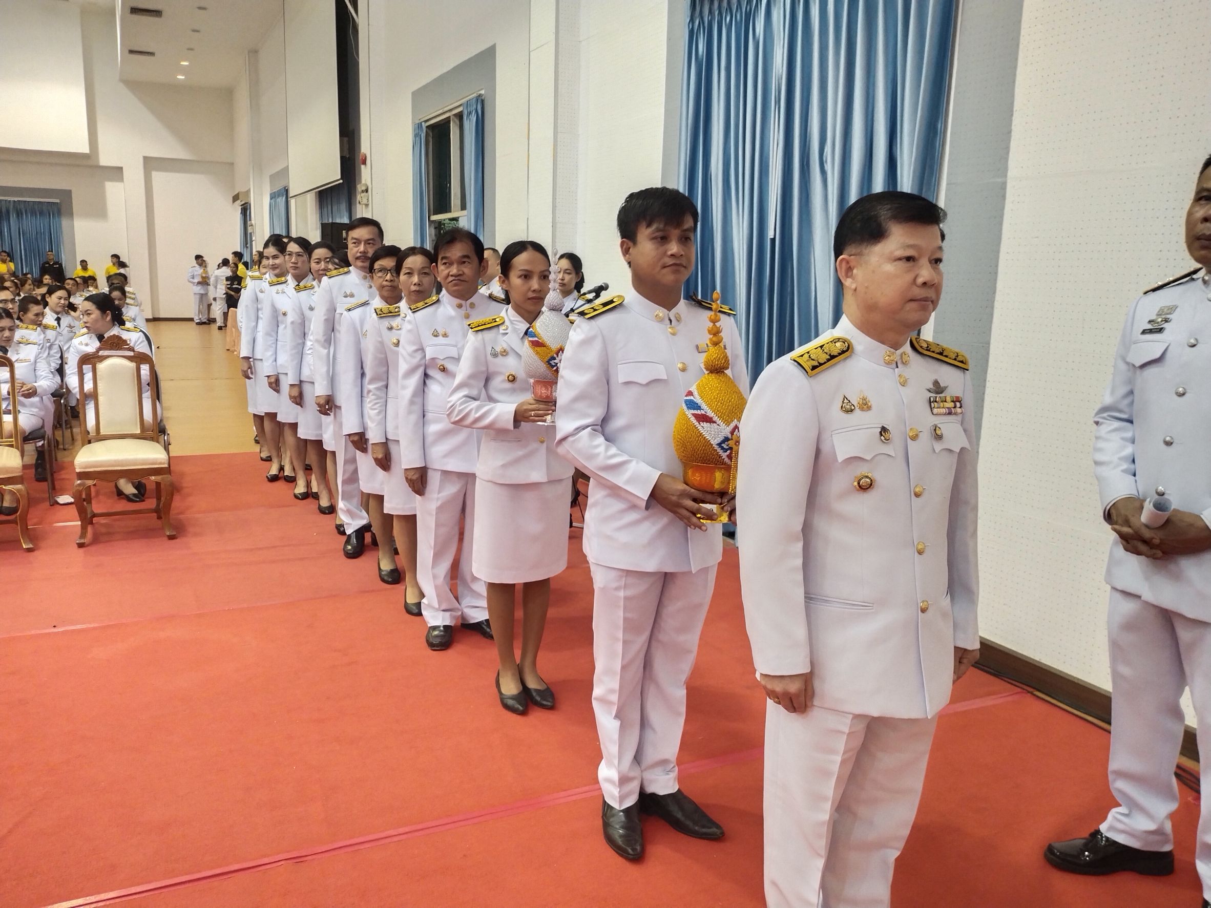 พช.หนองคาย ร่วมพิธีถวายเครื่องราชสักการะและวางพานพุ่ม และพิธีจุดเทียนถวายพระพรชัยมงคล เฉลิมพระเกียรติพระบาทสมเด็จพระเจ้าอยู่หัว เนื่องในโอกาสวันเฉลิมพระชนมพรรษา 28 กรกฎาคม 2568