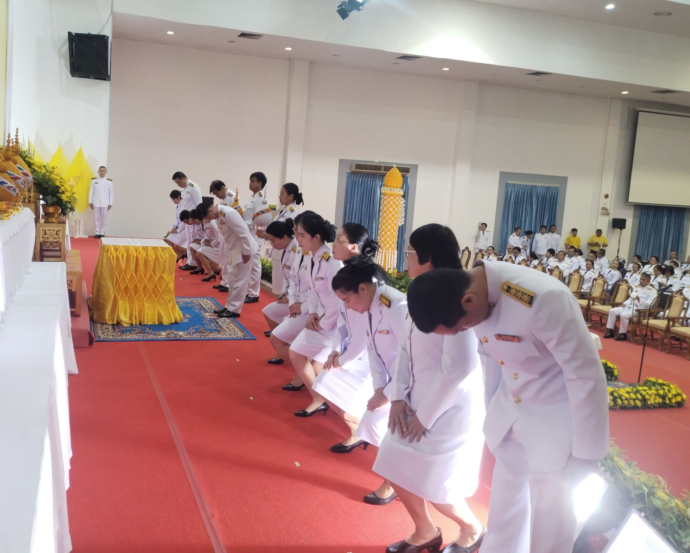 พช.หนองคาย ร่วมพิธีถวายเครื่องราชสักการะและวางพานพุ่ม และพิธีจุดเทียนถวายพระพรชัยมงคล เฉลิมพระเกียรติพระบาทสมเด็จพระเจ้าอยู่หัว เนื่องในโอกาสวันเฉลิมพระชนมพรรษา 28 กรกฎาคม 2568