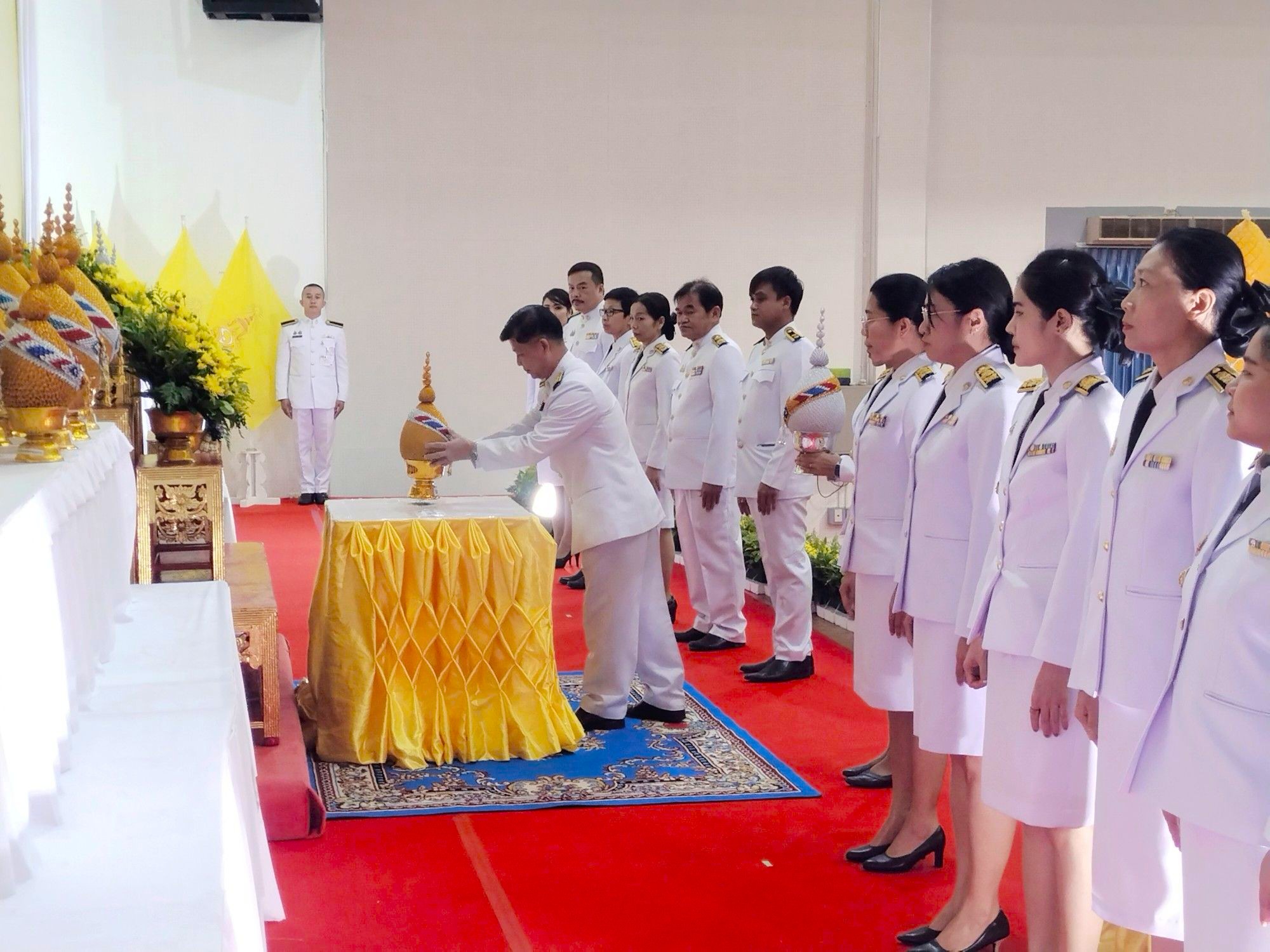 พช.หนองคาย ร่วมพิธีถวายเครื่องราชสักการะและวางพานพุ่ม และพิธีจุดเทียนถวายพระพรชัยมงคล เฉลิมพระเกียรติพระบาทสมเด็จพระเจ้าอยู่หัว เนื่องในโอกาสวันเฉลิมพระชนมพรรษา 28 กรกฎาคม 2568