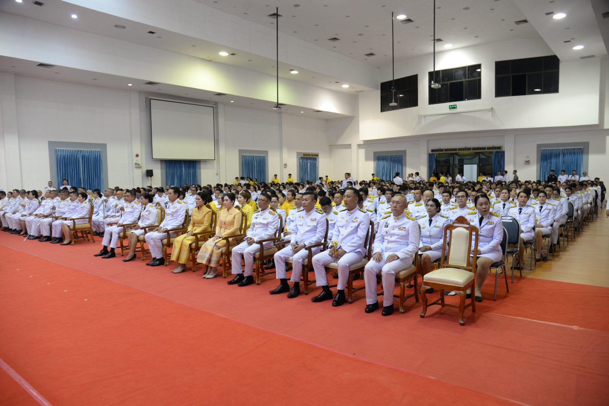 พช.หนองคาย ร่วมพิธีถวายเครื่องราชสักการะและวางพานพุ่ม และพิธีจุดเทียนถวายพระพรชัยมงคล เฉลิมพระเกียรติพระบาทสมเด็จพระเจ้าอยู่หัว เนื่องในโอกาสวันเฉลิมพระชนมพรรษา 28 กรกฎาคม 2568