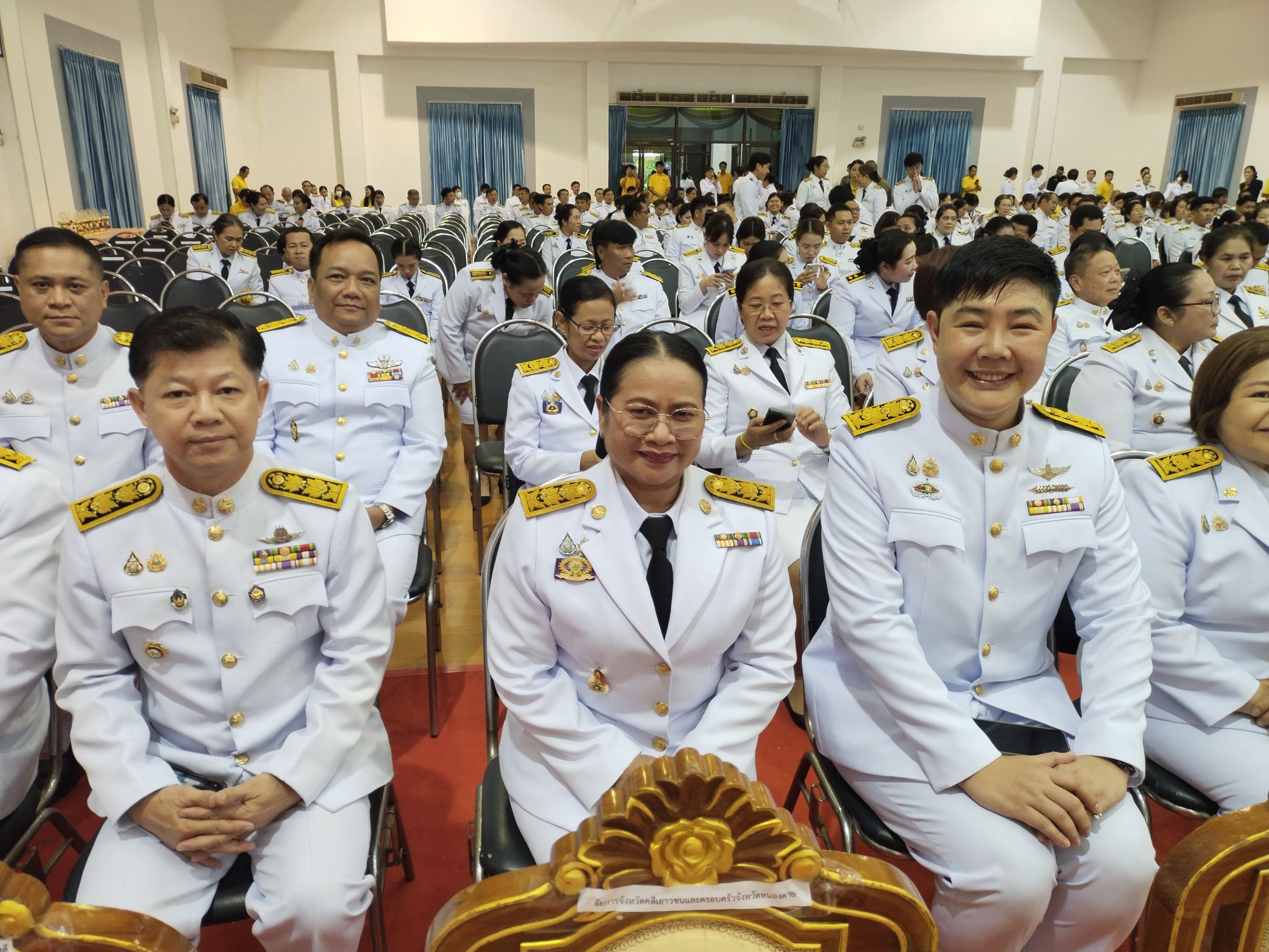 พช.หนองคาย ร่วมพิธีถวายเครื่องราชสักการะและวางพานพุ่ม และพิธีจุดเทียนถวายพระพรชัยมงคล เฉลิมพระเกียรติพระบาทสมเด็จพระเจ้าอยู่หัว เนื่องในโอกาสวันเฉลิมพระชนมพรรษา 28 กรกฎาคม 2568