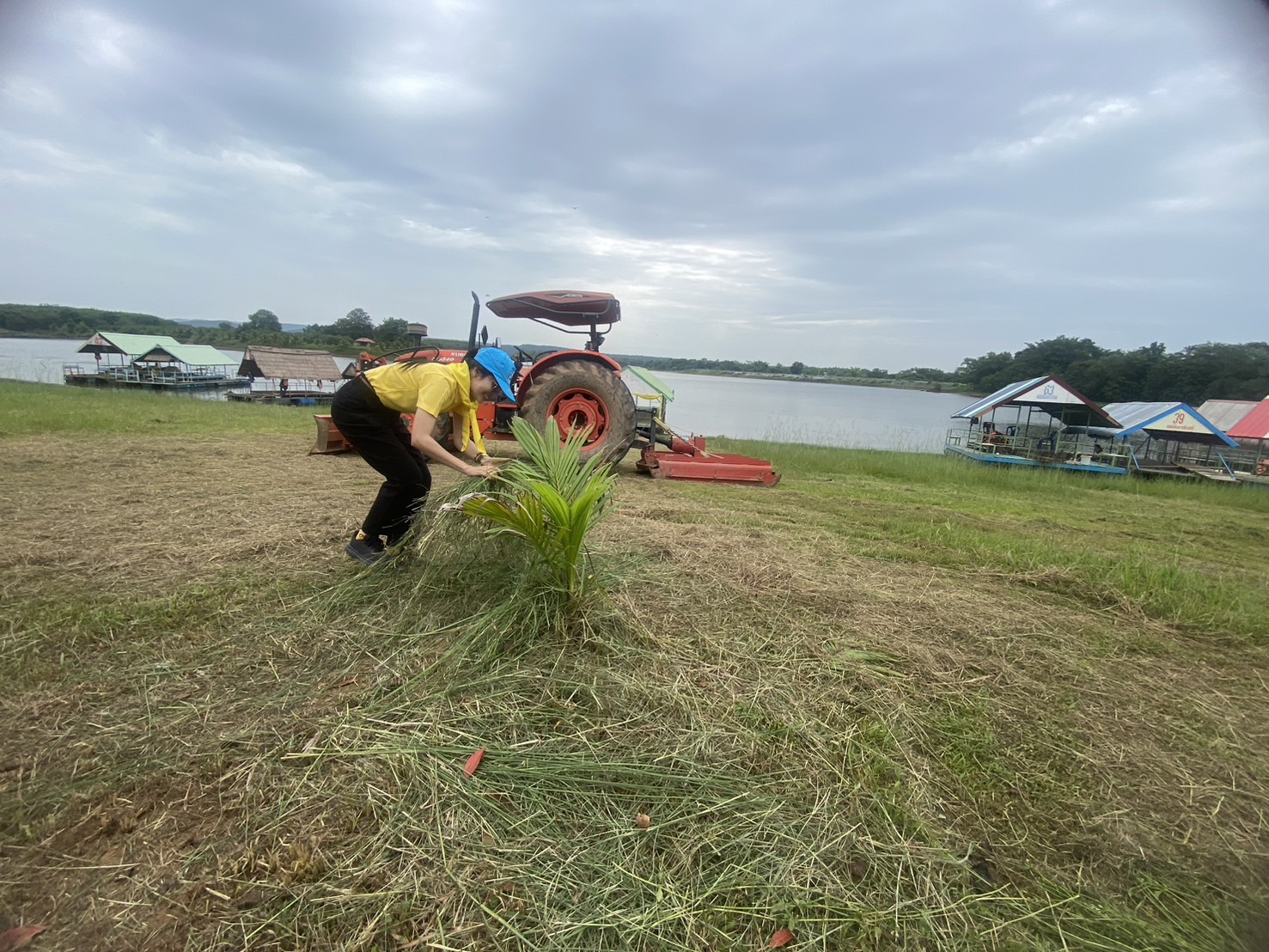 พช.หนองคาย ร่วมกิจกรรมจิตอาสาพัฒนา เนื่องในวันสมเด็จพระนารายณ์มหาราช “กิจกรรมจิตอาสาพัฒนาสิ่งแวดล้อมและบำเพ็ญสาธารณประโยชน์”