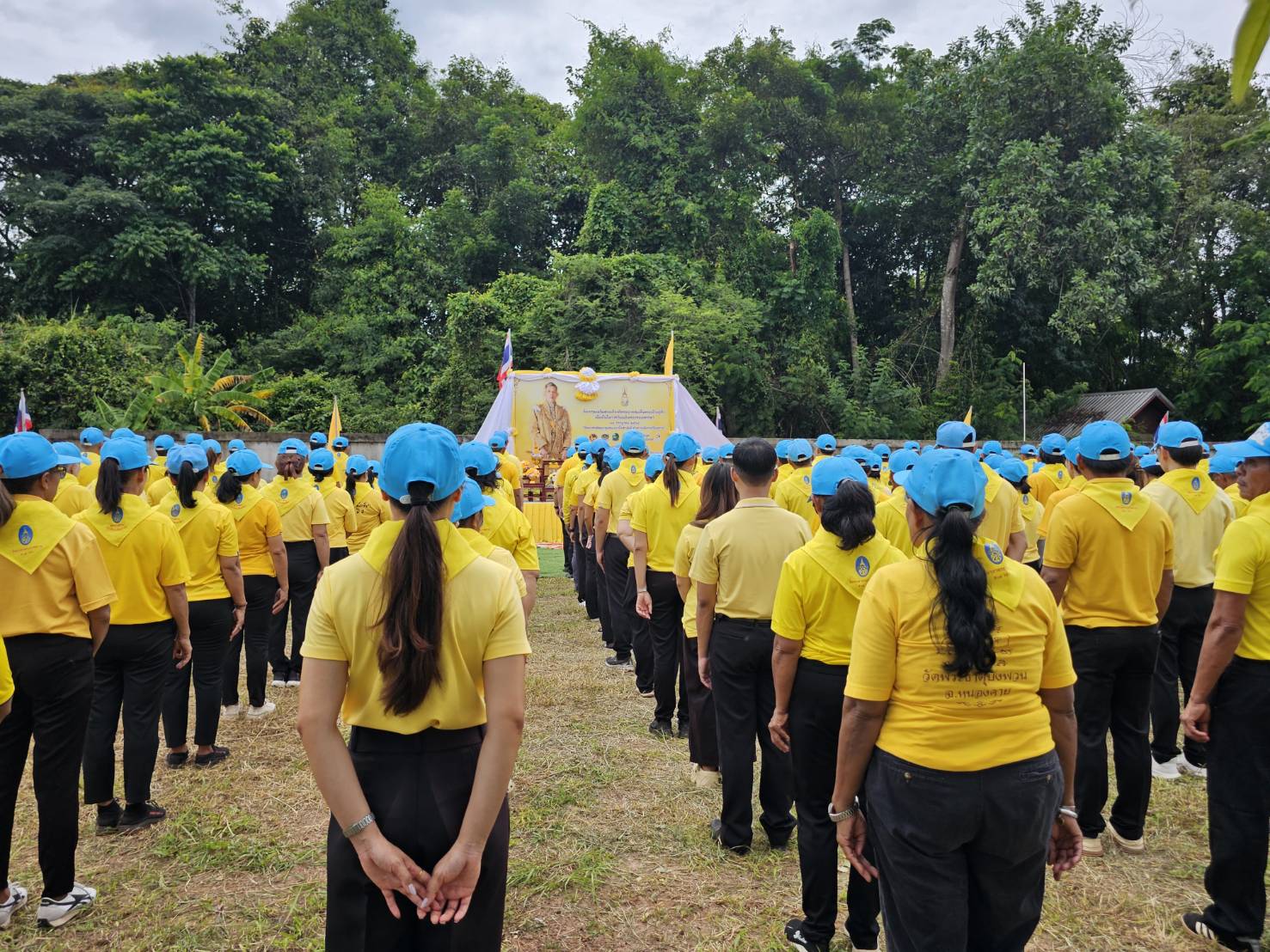 พช.หนองคาย ผนึกกำลังภาคีเครือข่าย จัดกิจกรรม “จิตอาสาพัฒนาชุมชน เอามื้อสามัคคี ทำความดีถวายในหลวง” เฉลิมพระเกียรติในหลวง ร.10