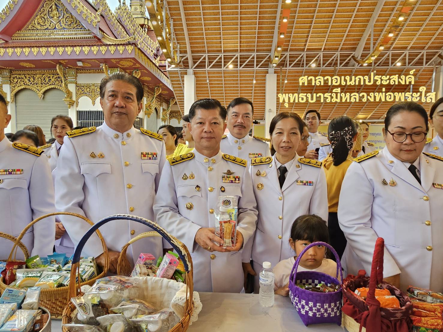 พช.หนองคาย ร่วมพิธีเจริญพระพุทธมนต์ และทำบุญตักบาตรถวายพระราชกุศล เฉลิมพระเกียรติพระบาทสมเด็จพระเจ้าอยู่หัว