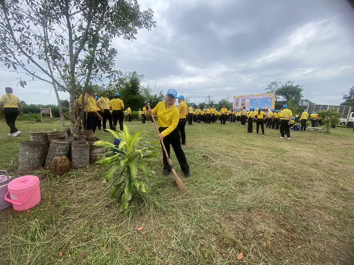 พช.หนองคาย ร่วมกิจกรรมจิตอาสาพัฒนา เนื่องในวันสมเด็จพระนารายณ์มหาราช “กิจกรรมจิตอาสาพัฒนาสิ่งแวดล้อมและบำเพ็ญสาธารณประโยชน์”
