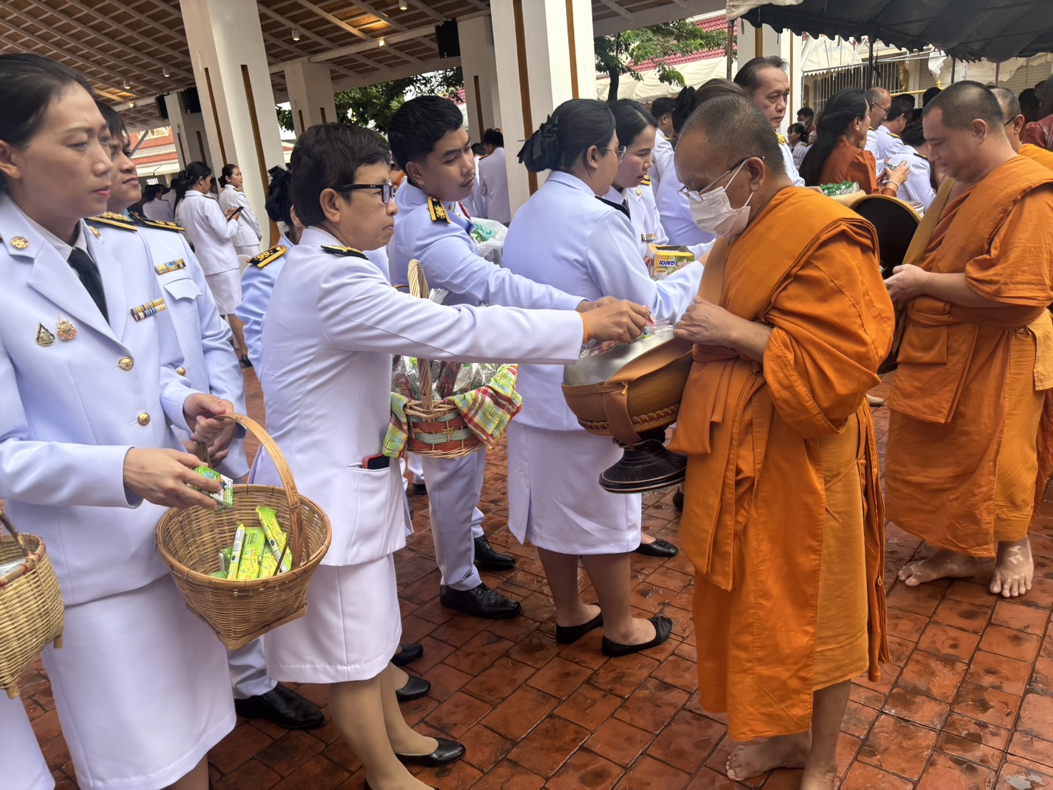 พช.หนองคาย ร่วมพิธีทำบุญตักบาตรถวายพระราชกุศล เนื่องในโอกาสวันคล้ายวันประสูติ สมเด็จพระเจ้าน้องนางเธอ เจ้าฟ้าจุฬาภรณวลัยลักษณ์ อัครราชกุมารี กรมพระศรีสวางควัฒน วรขัตติยราชนารี
