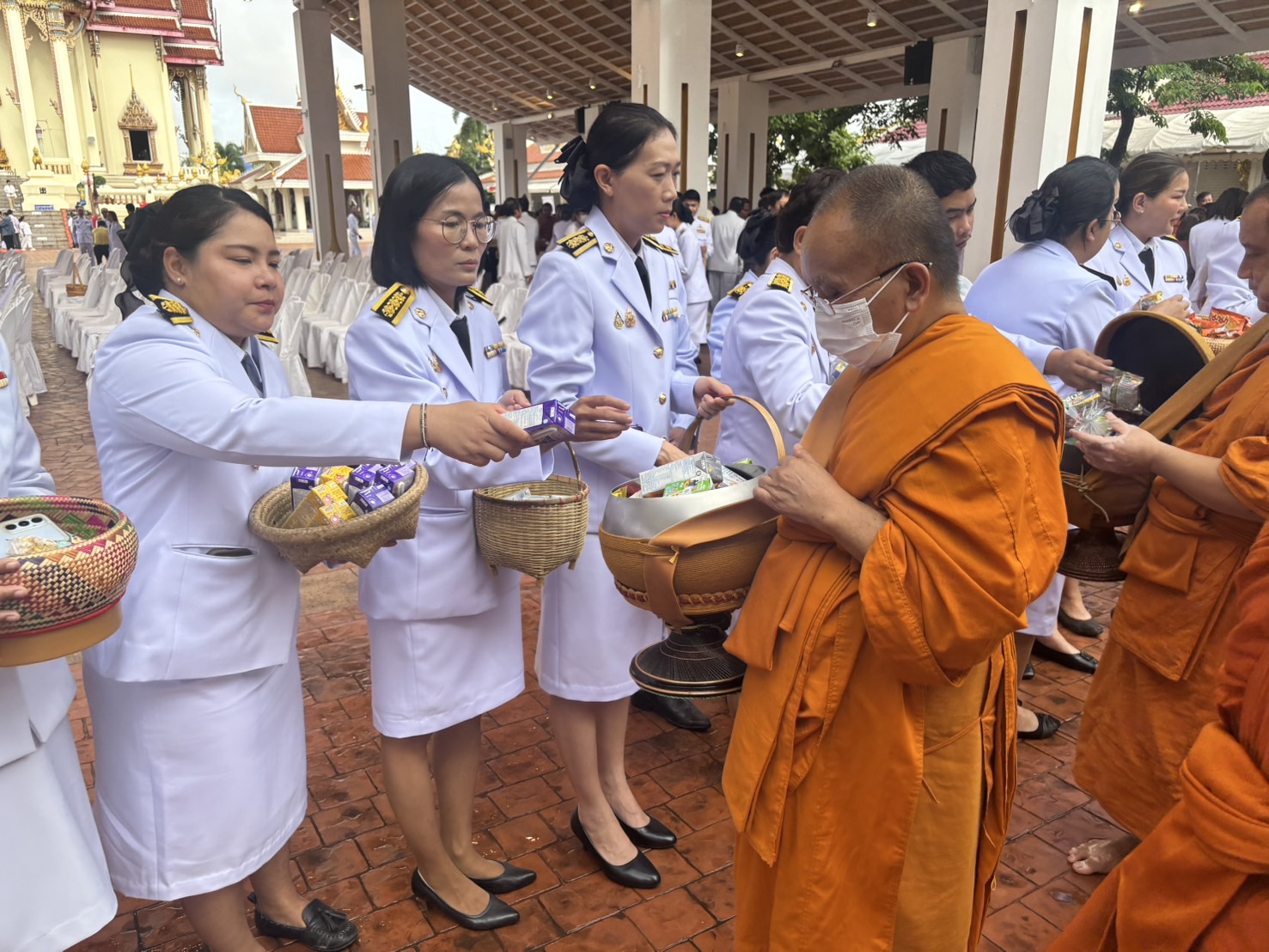 พช.หนองคาย ร่วมพิธีทำบุญตักบาตรถวายพระราชกุศล เนื่องในโอกาสวันคล้ายวันประสูติ สมเด็จพระเจ้าน้องนางเธอ เจ้าฟ้าจุฬาภรณวลัยลักษณ์ อัครราชกุมารี กรมพระศรีสวางควัฒน วรขัตติยราชนารี
