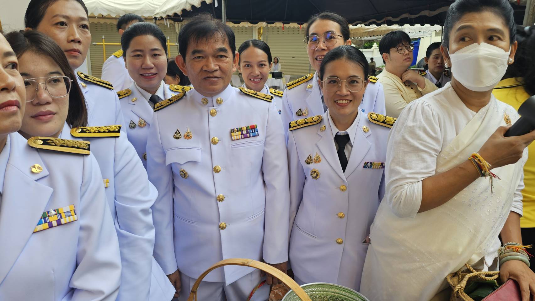 พช.หนองคาย ร่วมพิธีเจริญพระพุทธมนต์ และทำบุญตักบาตรถวายพระราชกุศล เฉลิมพระเกียรติพระบาทสมเด็จพระเจ้าอยู่หัว