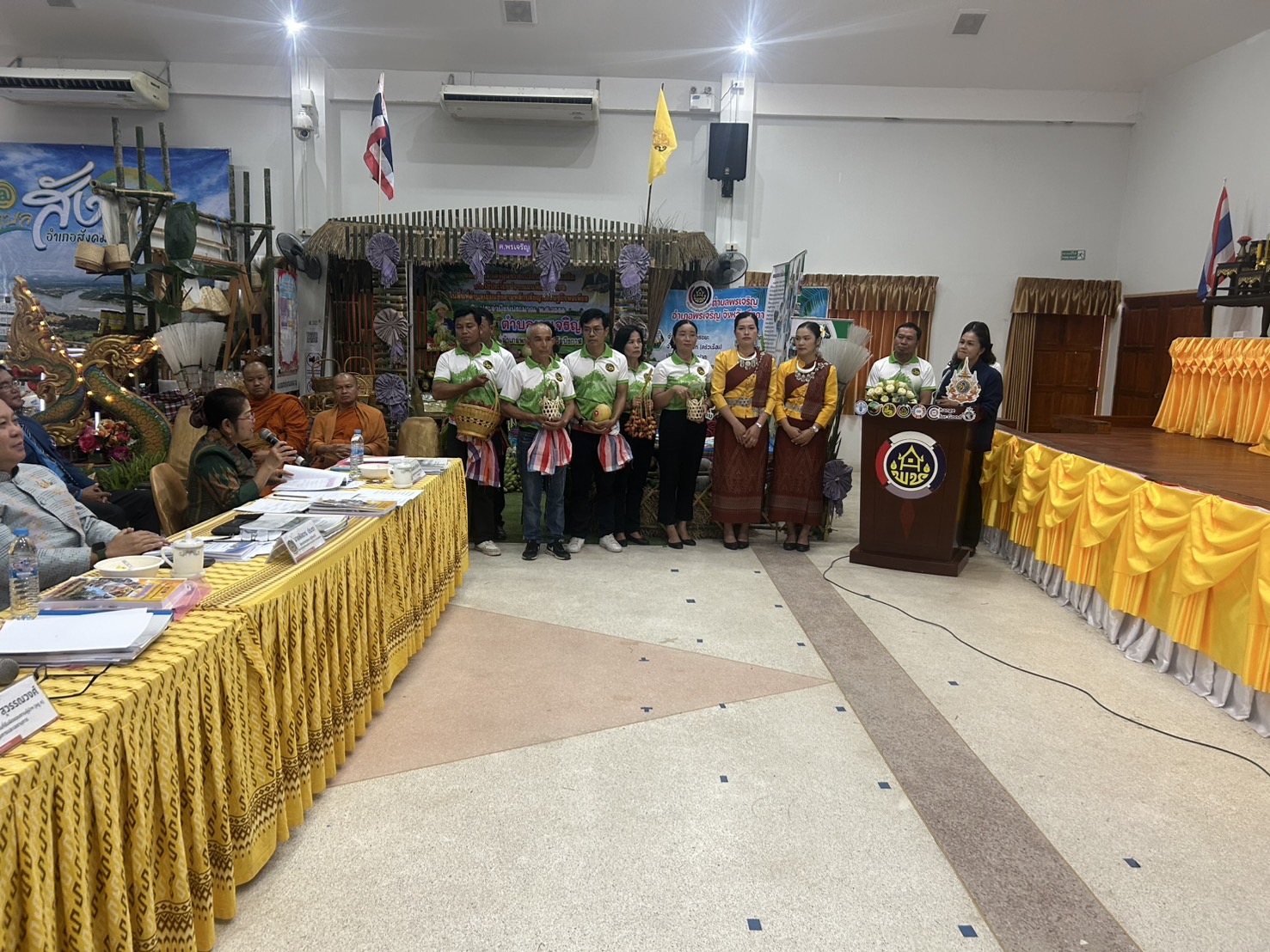 พช.หนองคาย นำทีม “ผู้นำการเปลี่ยนแปลง” ต.สังคม อ.สังคม ร่วมเวทีนิทรรศการและนำเสนอผลสำเร็จจากโครงการเสริมสร้างผู้นำการเปลี่ยนแปลง