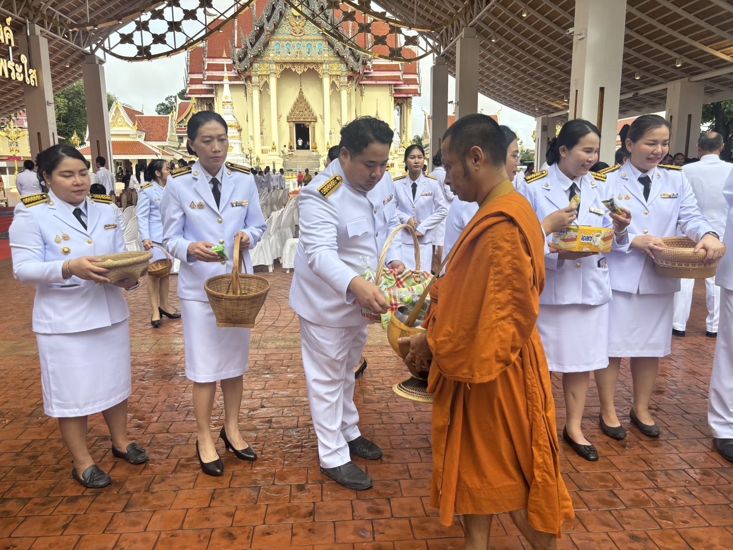 พช.หนองคาย ร่วมพิธีทำบุญตักบาตรถวายพระราชกุศล เนื่องในโอกาสวันคล้ายวันประสูติ สมเด็จพระเจ้าน้องนางเธอ เจ้าฟ้าจุฬาภรณวลัยลักษณ์ อัครราชกุมารี กรมพระศรีสวางควัฒน วรขัตติยราชนารี