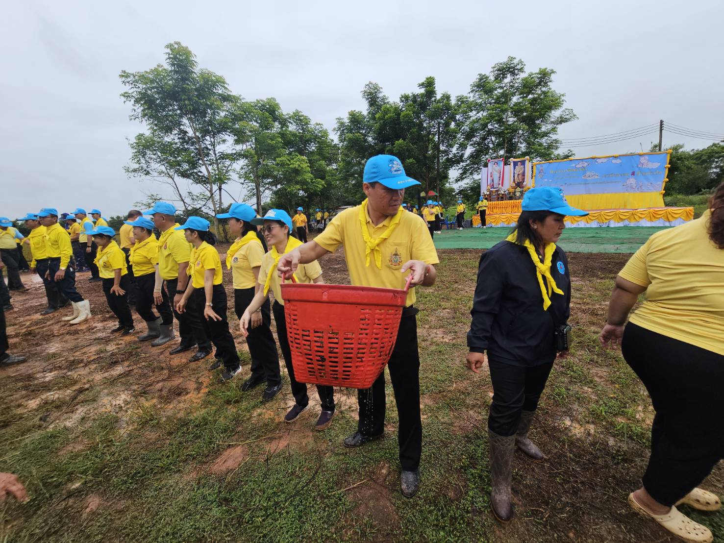 พช.หนองคาย ร่วมกิจกรรมจิตอาสาพัฒนา เนื่องในโอกาสวันคล้ายวันสวรรคต สมเด็จพระศรีนครินทราบรมราชาชนนี และกิจกรรมกำจัดผักตบชวาแบบบูรณาการ จังหวัดหนองคาย ครั้งที่ 1/2568 เฉลิมพระเกียรติฯ