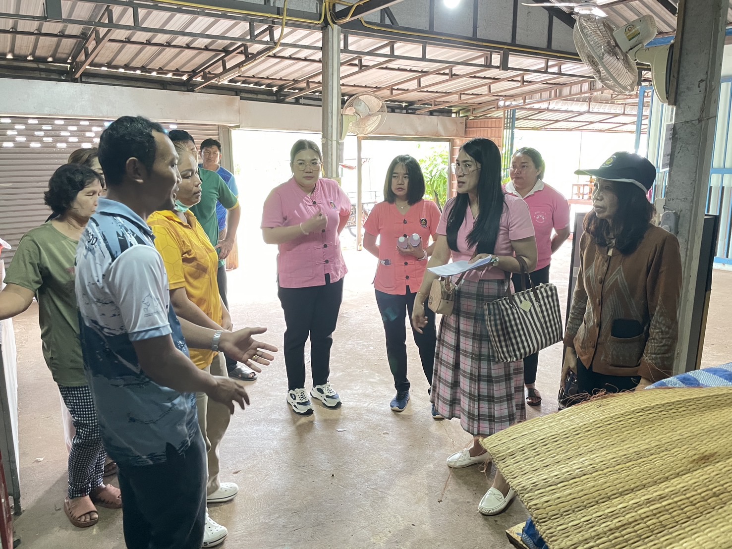 กองทุนฯ สตรี หนองคาย ลงพื้นที่ประชาสัมพันธ์มาตรการช่วยเหลือลูกหนี้กองทุนพัฒนาบทบาทสตรี “เดินหน้าสู้หนี้ ร่วมสร้างพลังสตรี เปลี่ยนหนี้เป็นพลัง เปลี่ยนปัญหาเป็นโอกาส”
