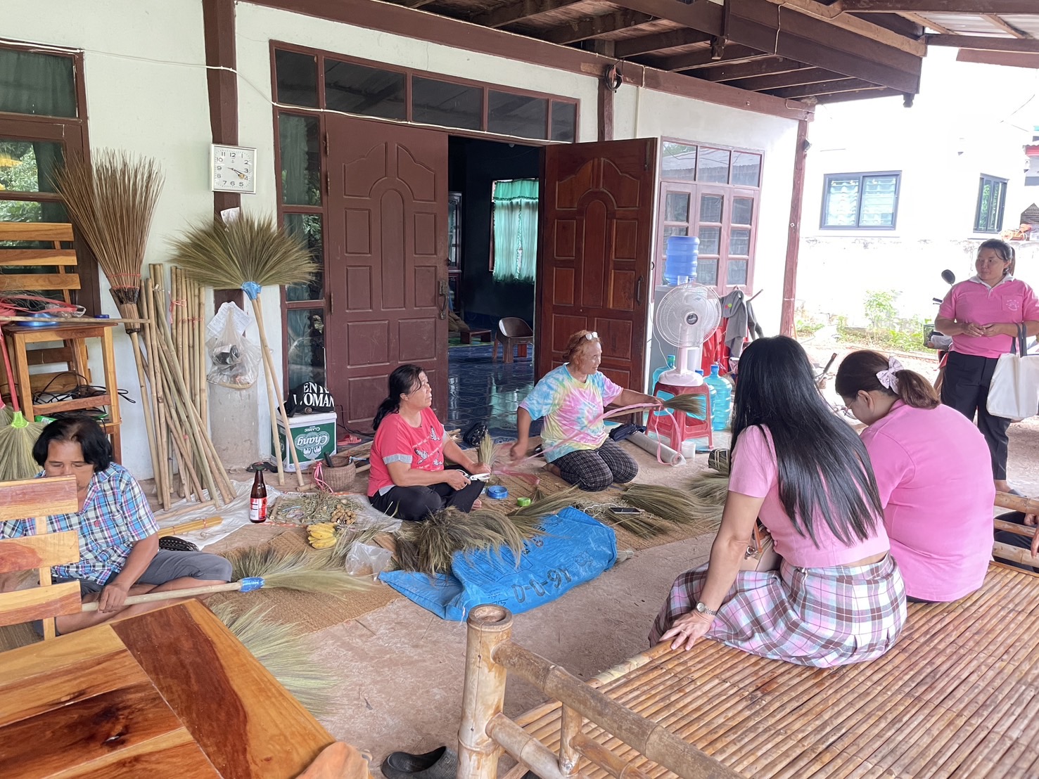 กองทุนฯ สตรี หนองคาย ลงพื้นที่ประชาสัมพันธ์มาตรการช่วยเหลือลูกหนี้กองทุนพัฒนาบทบาทสตรี “เดินหน้าสู้หนี้ ร่วมสร้างพลังสตรี เปลี่ยนหนี้เป็นพลัง เปลี่ยนปัญหาเป็นโอกาส”