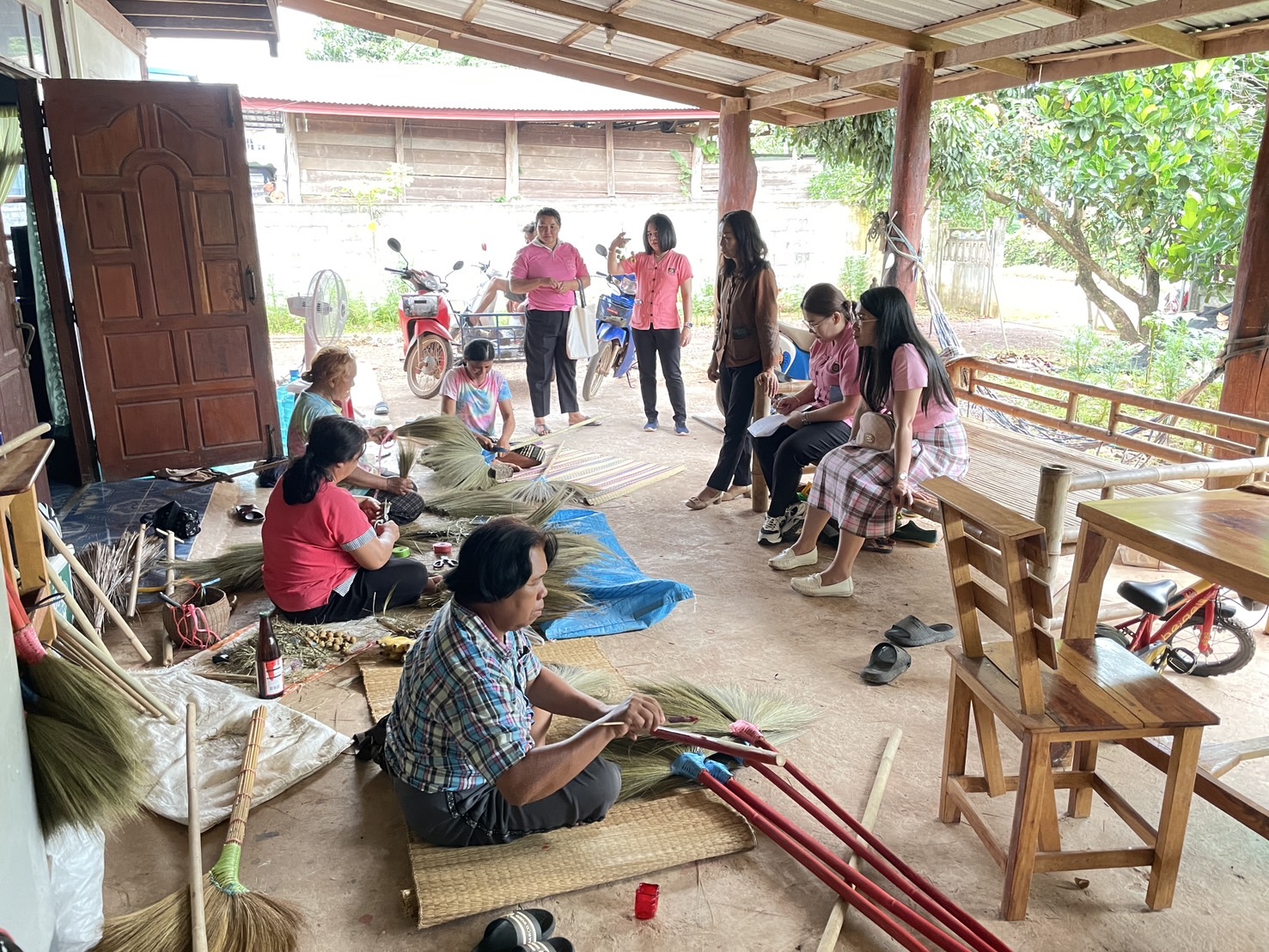 กองทุนฯ สตรี หนองคาย ลงพื้นที่ประชาสัมพันธ์มาตรการช่วยเหลือลูกหนี้กองทุนพัฒนาบทบาทสตรี “เดินหน้าสู้หนี้ ร่วมสร้างพลังสตรี เปลี่ยนหนี้เป็นพลัง เปลี่ยนปัญหาเป็นโอกาส”