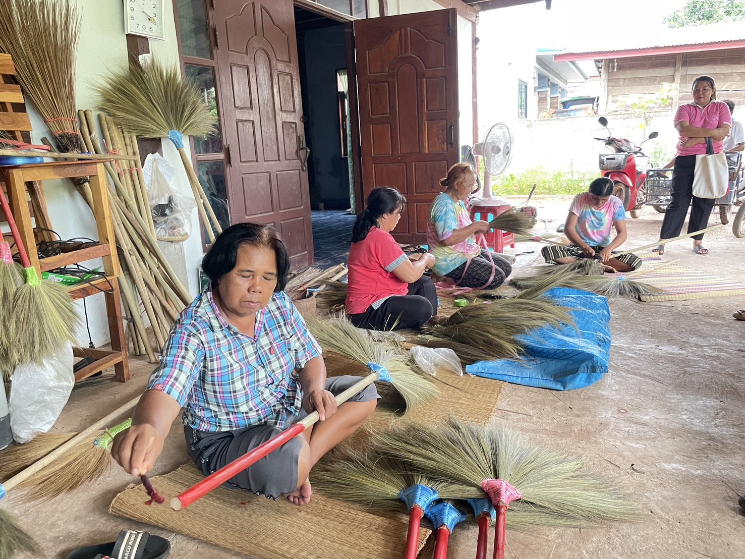 กองทุนฯ สตรี หนองคาย ลงพื้นที่ประชาสัมพันธ์มาตรการช่วยเหลือลูกหนี้กองทุนพัฒนาบทบาทสตรี “เดินหน้าสู้หนี้ ร่วมสร้างพลังสตรี เปลี่ยนหนี้เป็นพลัง เปลี่ยนปัญหาเป็นโอกาส”