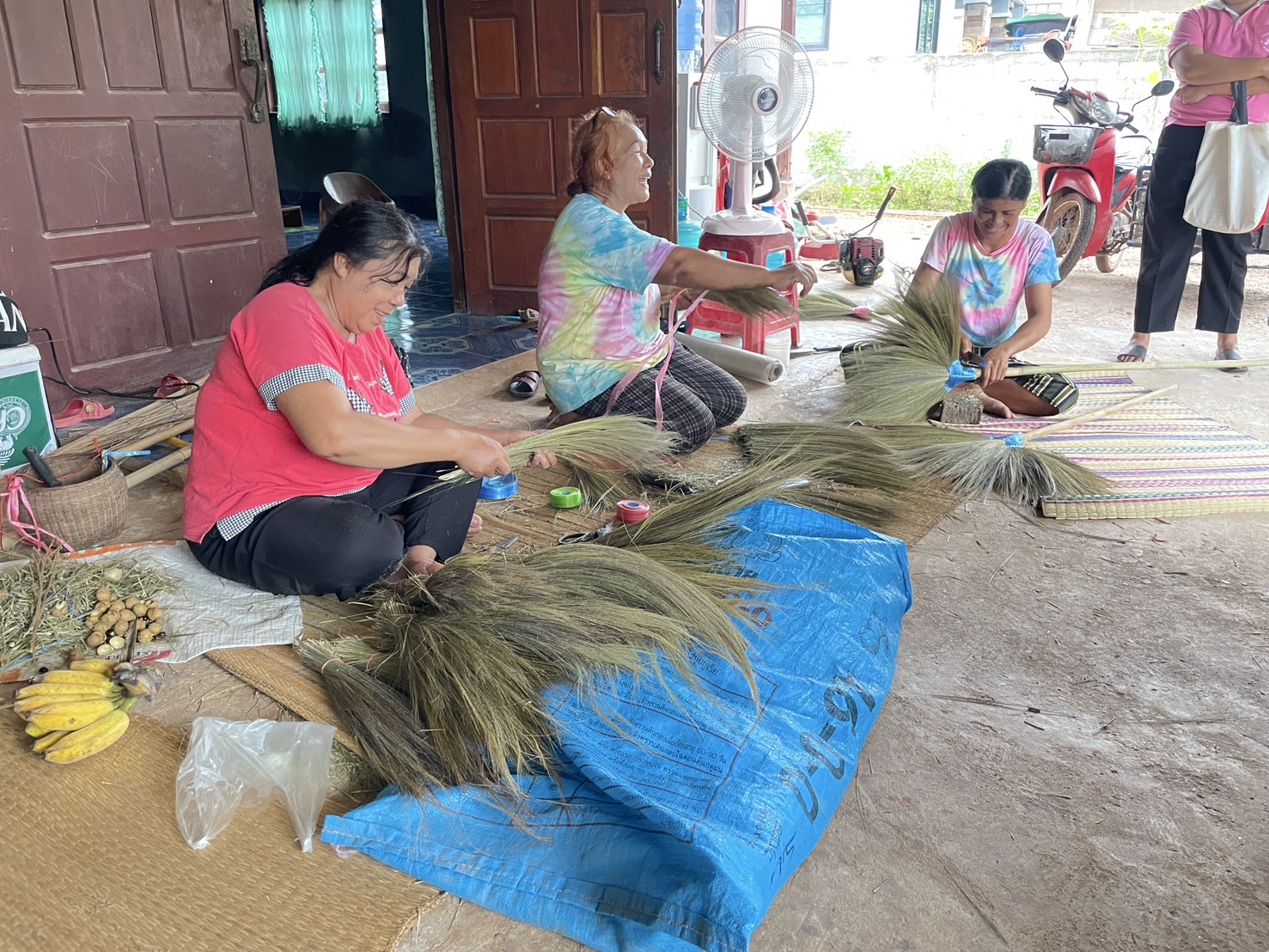 กองทุนฯ สตรี หนองคาย ลงพื้นที่ประชาสัมพันธ์มาตรการช่วยเหลือลูกหนี้กองทุนพัฒนาบทบาทสตรี “เดินหน้าสู้หนี้ ร่วมสร้างพลังสตรี เปลี่ยนหนี้เป็นพลัง เปลี่ยนปัญหาเป็นโอกาส”