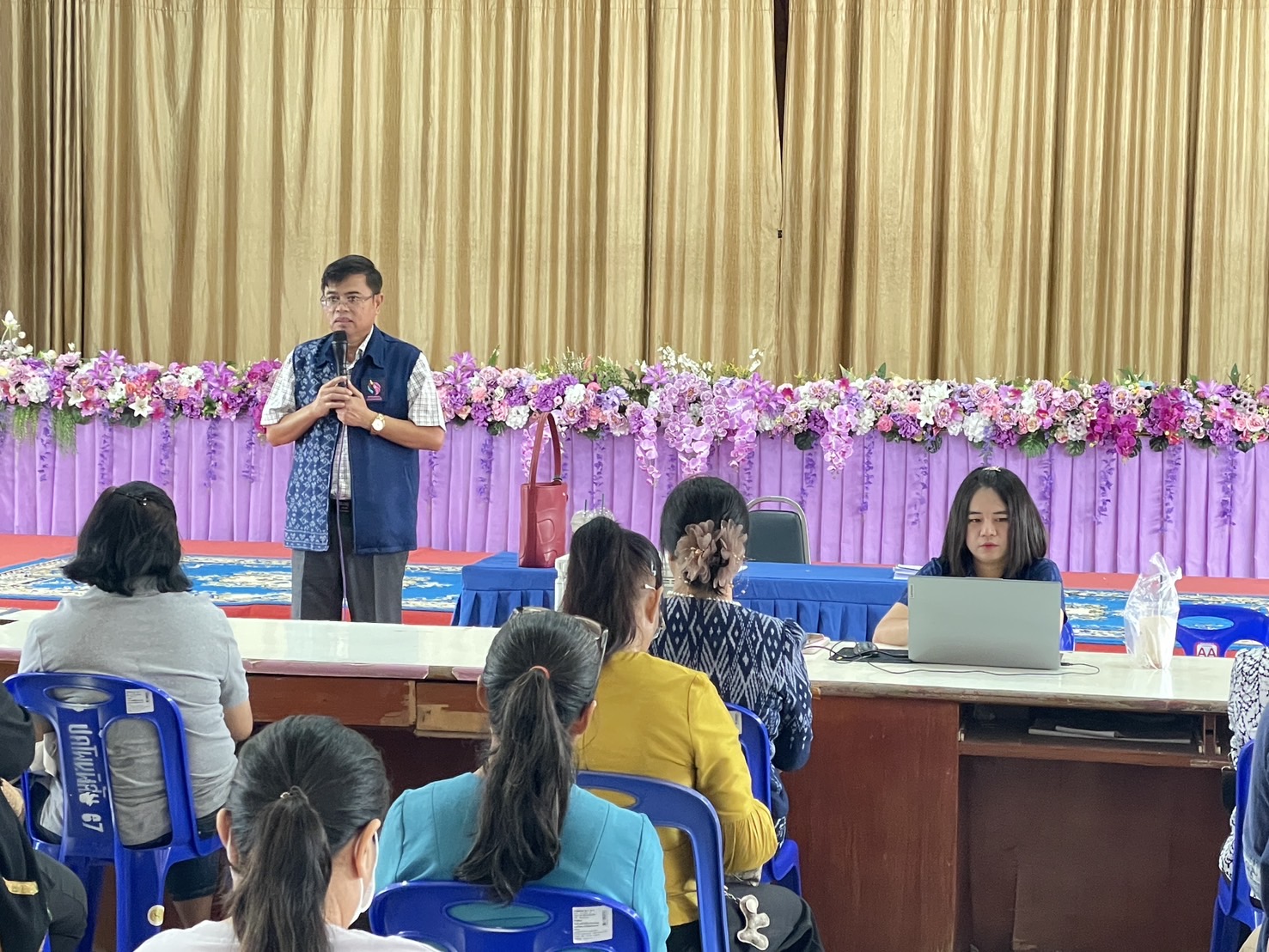 กองทุนฯ สตรี หนองคาย ลงพื้นที่ประชาสัมพันธ์มาตรการช่วยเหลือลูกหนี้กองทุนพัฒนาบทบาทสตรี “เดินหน้าสู้หนี้ ร่วมสร้างพลังสตรี เปลี่ยนหนี้เป็นพลัง เปลี่ยนปัญหาเป็นโอกาส”