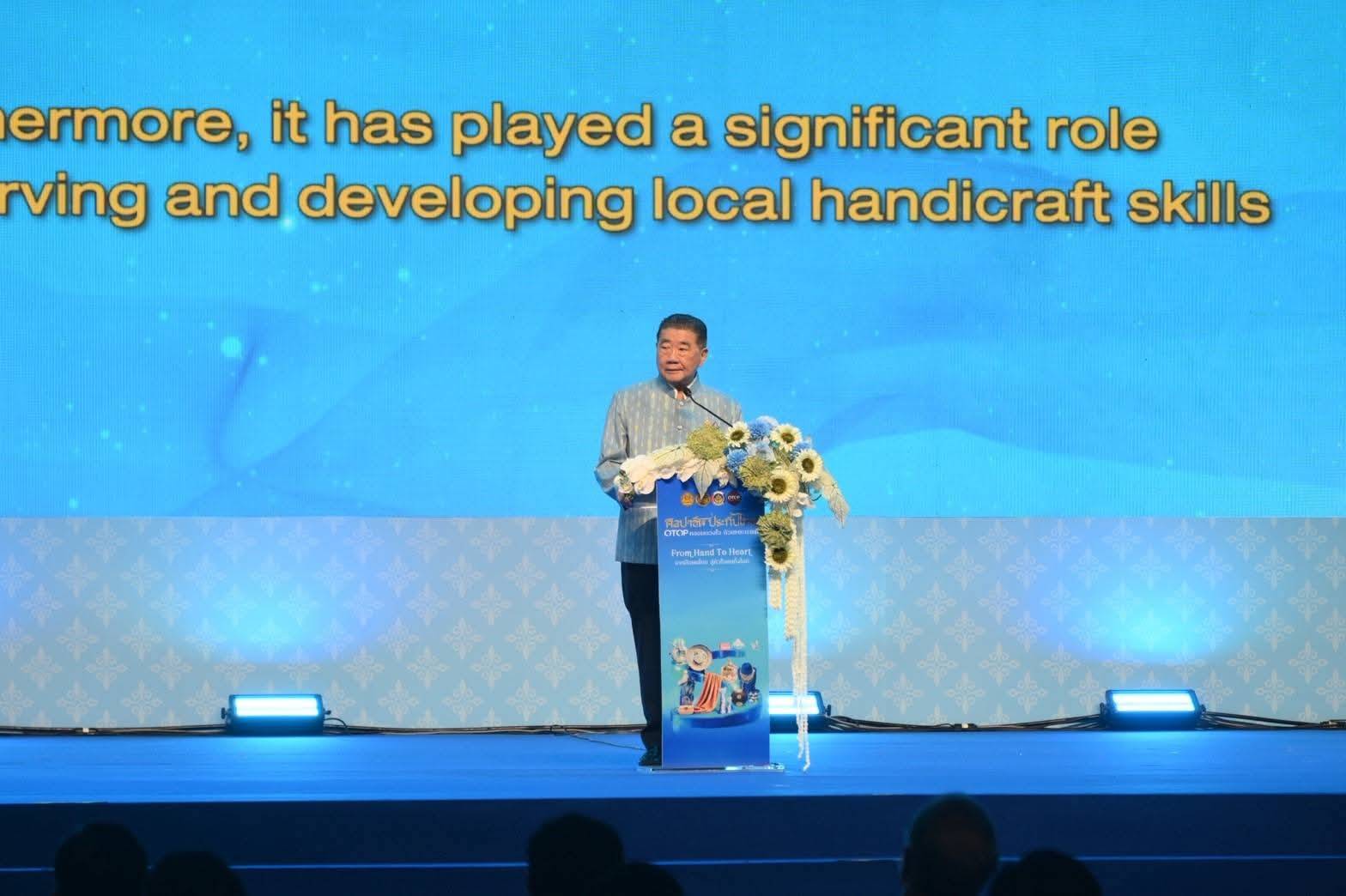 หนองคาย ร่วมพิธีเปิดงาน “ศิลปาชีพประทีปไทย OTOP หลอมดวงใจ ด้วยพระบารมี” ปี 2568 ดัน OTOP หนองคาย สู่เวทีประเทศ ยอดขายแรงในงานศิลปาชีพประทีปไทย ณ อาคารชาเลนเจอร์ 2 ศูนย์แสดงสินค้าและการประชุมอิมแพค เมืองทองธานี จ.นนทบุรี