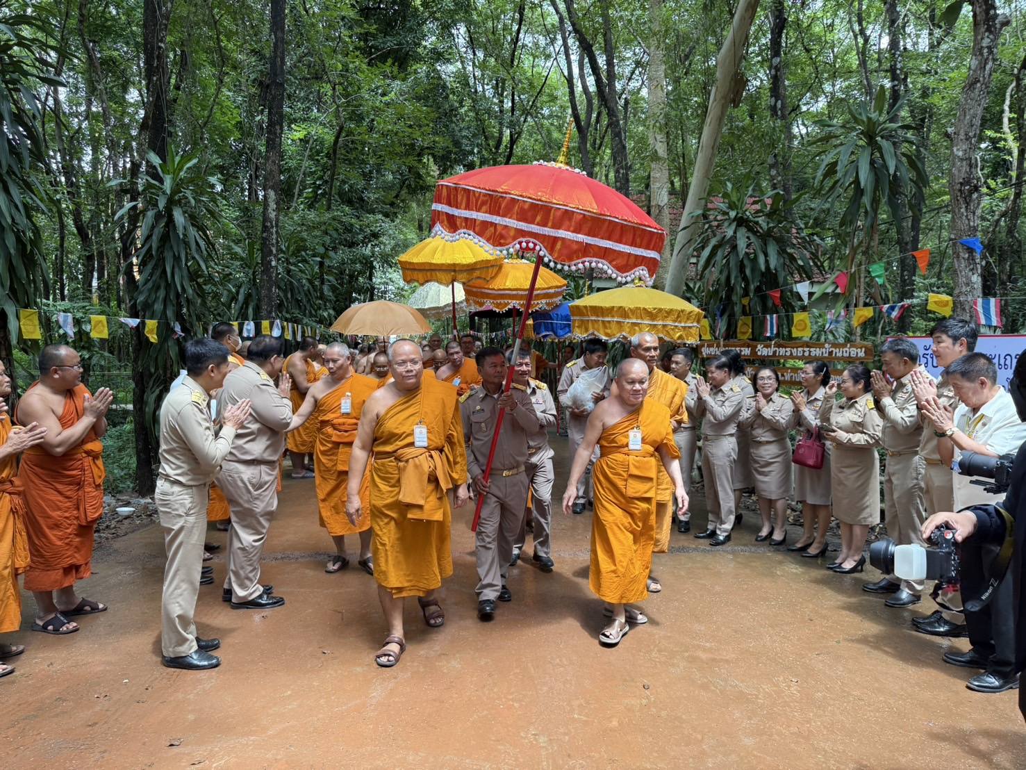 พช.หนองคาย ร่วมลงพื้นที่ตรวจเยี่ยมและติดตามผลการดำเนินงานโครงการสร้างความปรองดองสมานฉันท์ โดยใช้หลักธรรมทางพระพุทธศาสนา (หมู่บ้านรักษาศีล 5) ระดับหนตะวันออก ประจำปีงบประมาณ พ.ศ. 2568