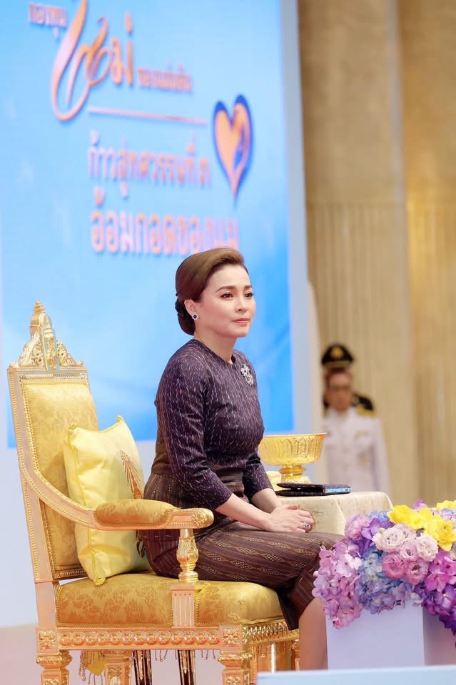 ผู้ว่าฯหนองคาย นำคณะหมู่บ้านต้นกล้ากองทุนแม่ของแผ่นดิน เข้ารับพระราชทานเงินขวัญถุงกองทุนแม่ของแผ่นดิน ปี 2568