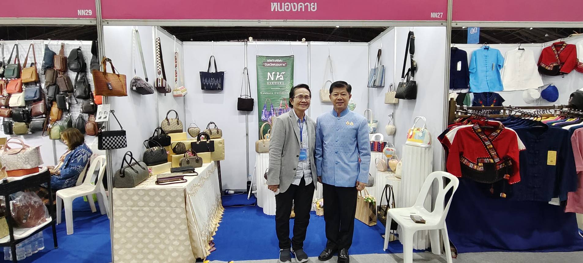 หนองคาย ร่วมพิธีเปิดงาน “ศิลปาชีพประทีปไทย OTOP หลอมดวงใจ ด้วยพระบารมี” ปี 2568 ดัน OTOP หนองคาย สู่เวทีประเทศ ยอดขายแรงในงานศิลปาชีพประทีปไทย ณ อาคารชาเลนเจอร์ 2 ศูนย์แสดงสินค้าและการประชุมอิมแพค เมืองทองธานี จ.นนทบุรี