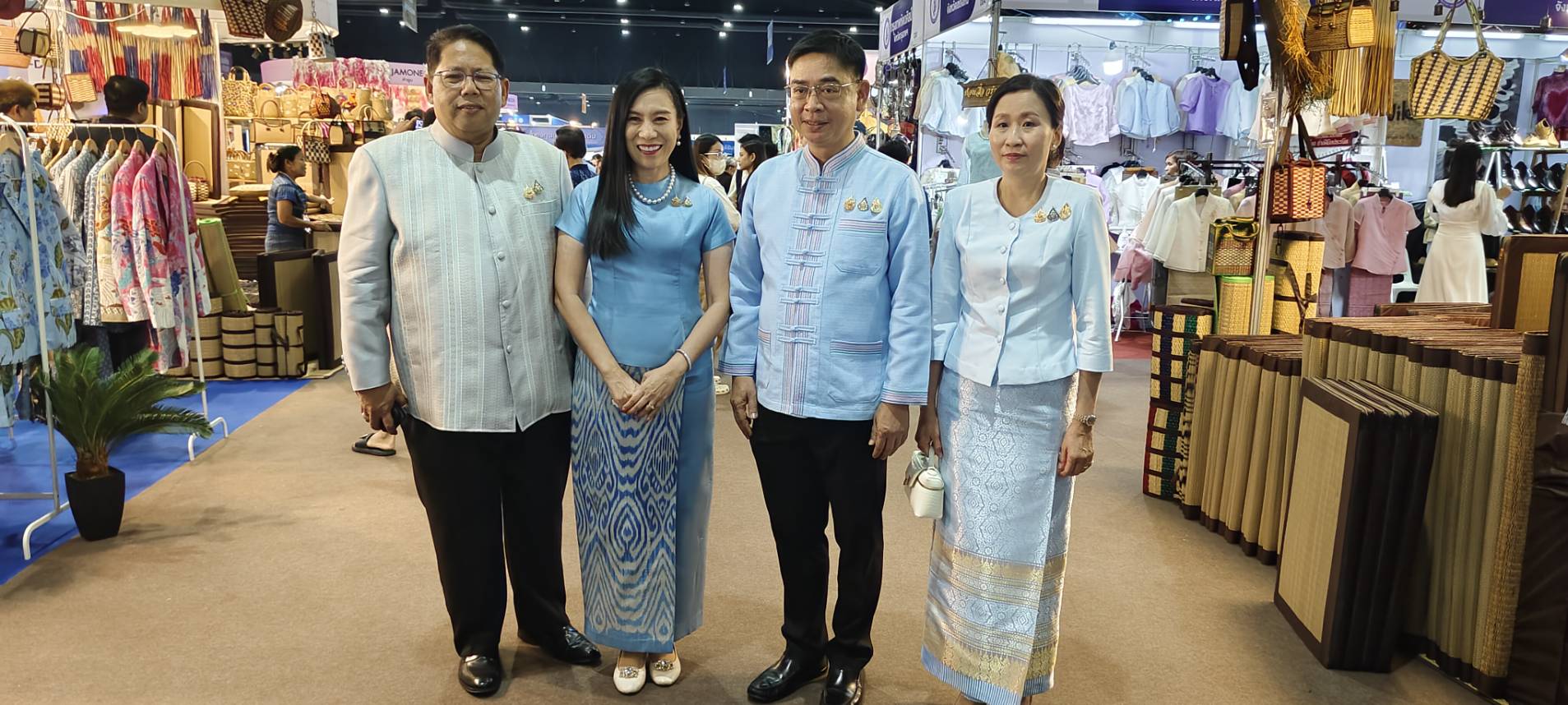 หนองคาย ร่วมพิธีเปิดงาน “ศิลปาชีพประทีปไทย OTOP หลอมดวงใจ ด้วยพระบารมี” ปี 2568 ดัน OTOP หนองคาย สู่เวทีประเทศ ยอดขายแรงในงานศิลปาชีพประทีปไทย ณ อาคารชาเลนเจอร์ 2 ศูนย์แสดงสินค้าและการประชุมอิมแพค เมืองทองธานี จ.นนทบุรี