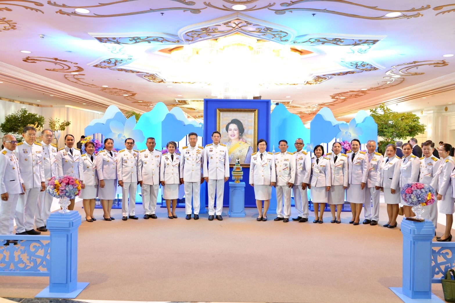 ผู้ว่าฯหนองคาย นำคณะหมู่บ้านต้นกล้ากองทุนแม่ของแผ่นดิน เข้ารับพระราชทานเงินขวัญถุงกองทุนแม่ของแผ่นดิน ปี 2568