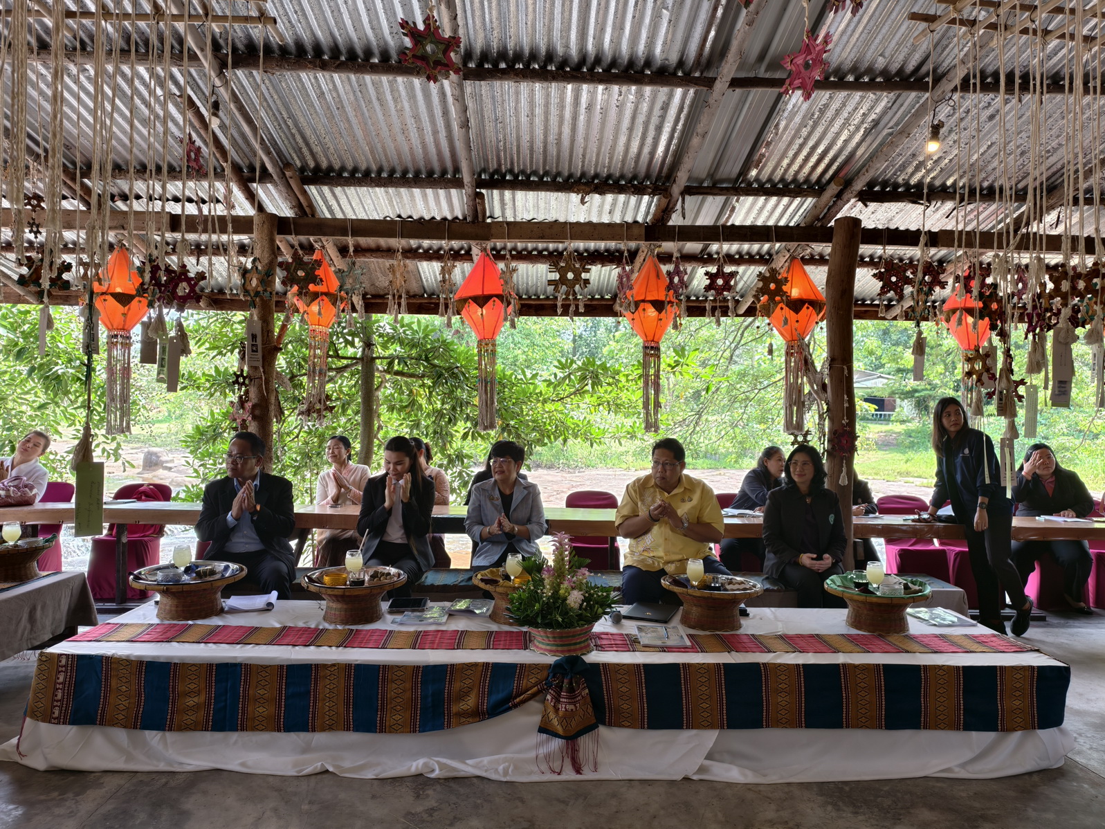 พช.หนองคาย ร่วมต้อนรับผู้ตรวจราชการสำนักนายกรัฐมนตรี พร้อมคณะ ลงพื้นที่ตรวจติดตาม การขับเคลื่อนนโยบาย Soft Power แหล่งท่องเที่ยวชุมชนวังน้ำมอก