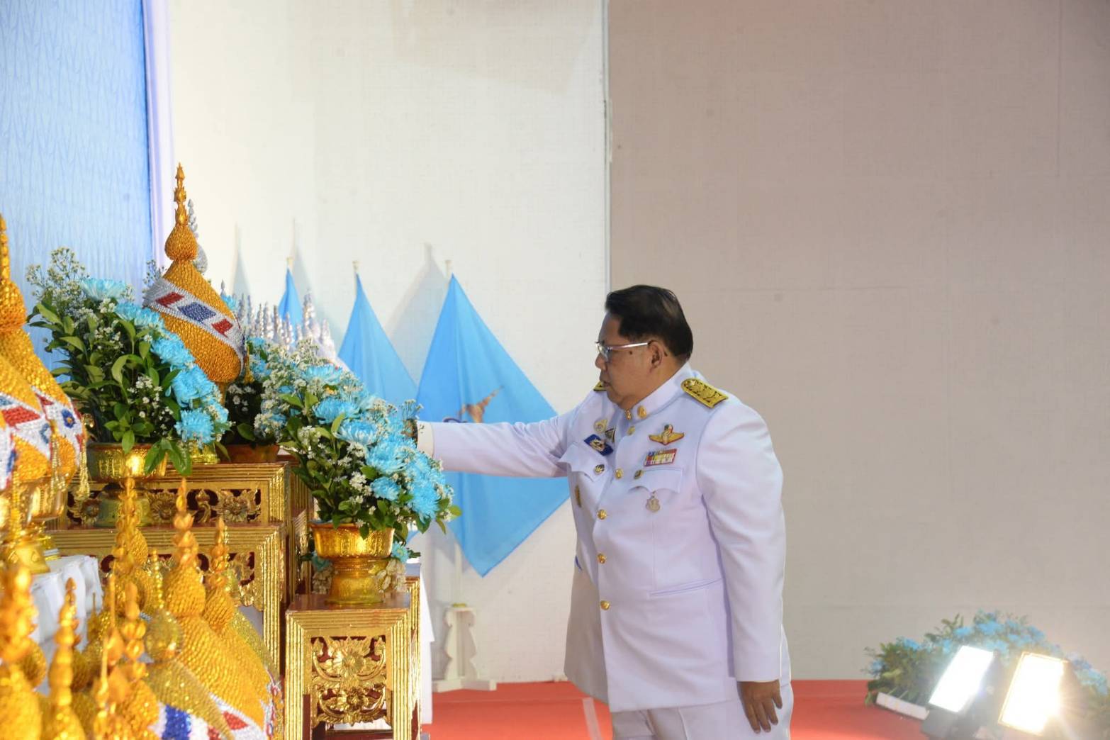 พช.หนองคาย ร่วมพิธีถวายเครื่องราชสักการะและวางพานพุ่ม และจุดเทียนถวายพระพรชัยมงคล สมเด็จพระนางเจ้าสิริกิตติ์ พระบรมราชินีนาถ พระบรมราชชนนีพันปีหลวง เนื่องในโอกาสวันเฉลิมพระชนมพรรษา 12 สิงหาคม 2568