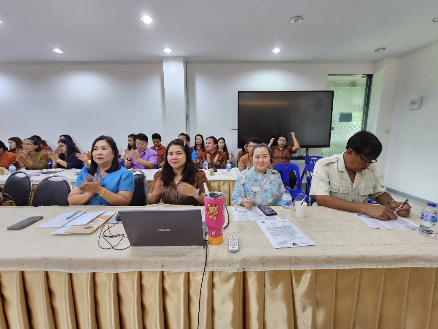 พช.หนองคาย ถอดบทเรียนโครงการ “หนองคาย สบายดี : Smart Smile Style SAYAM” นวัตกรรมต้นแบบเพื่อขับเคลื่อนงานพัฒนาชุมชนสู่ความสำเร็จ