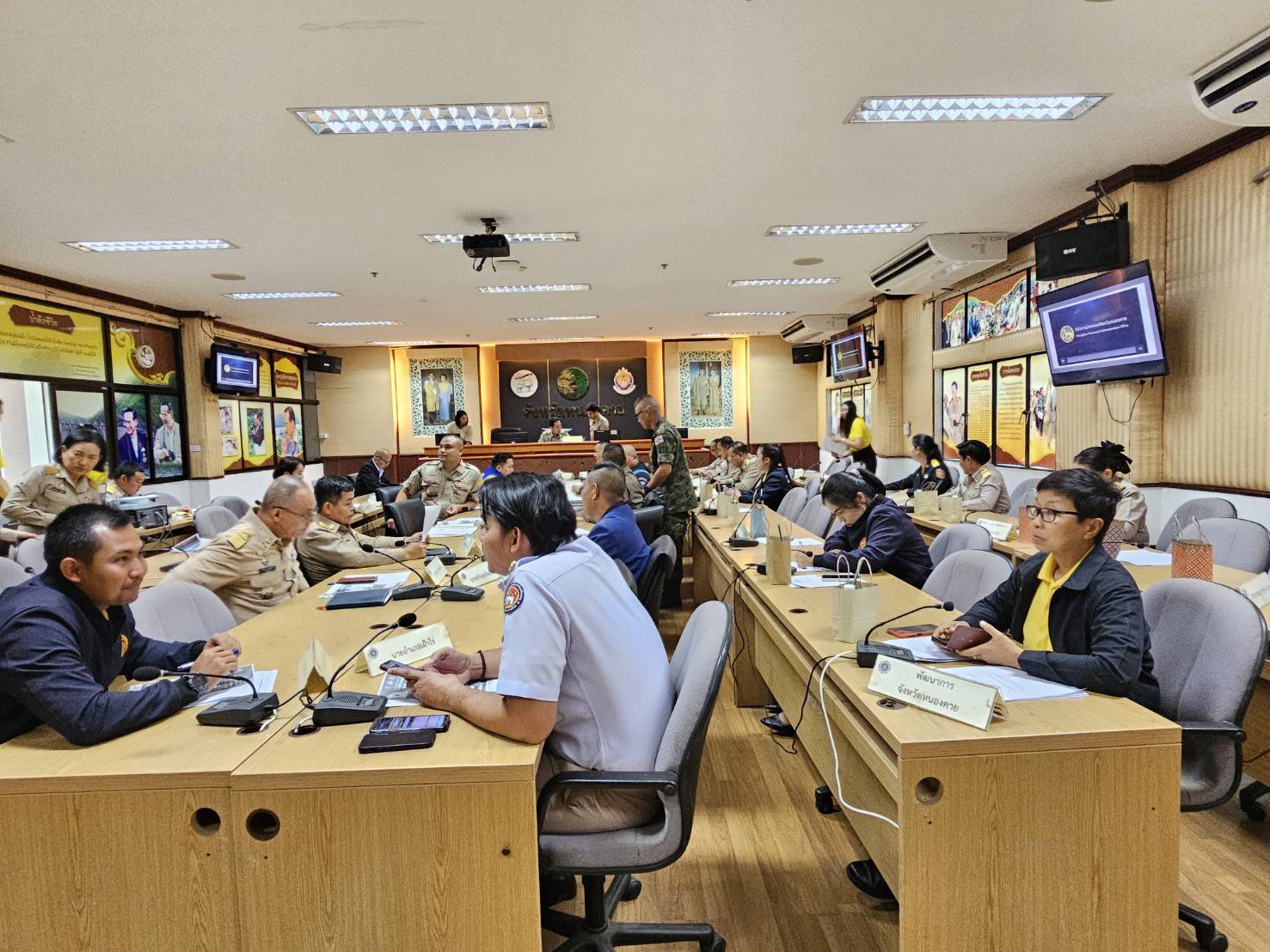 พช.หนองคาย ร่วมประชุมคณะกรรมการศูนย์อำนวยการป้องกันและปราบปรามยาเสพติดจังหวัดหนองคาย ครั้งที่ 8/2568