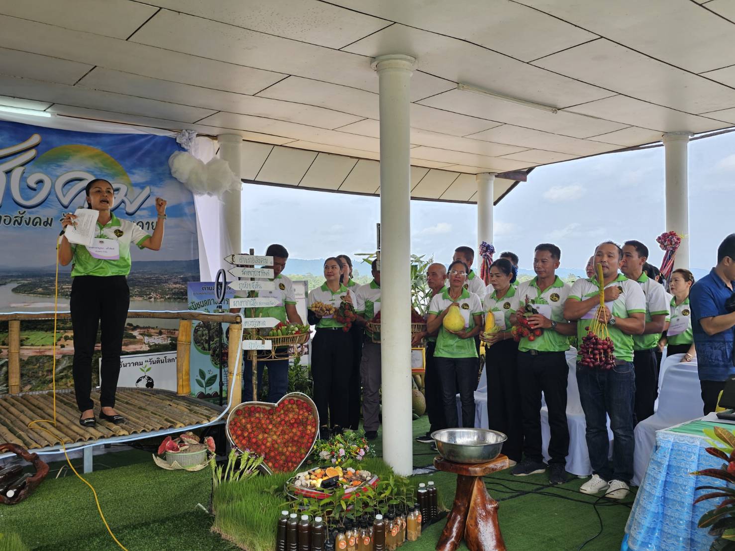 ผู้ว่าฯ หนองคาย นำทีม “ผู้นำการเปลี่ยนแปลง” ต.สังคม โชว์ผลสำเร็จ การขับเคลื่อนตำบลเข้มแข็งตามหลักเศรษฐกิจพอเพียง ในการคัดเลือกผู้นำการเปลี่ยนแปลงฯ ระดับประเทศ