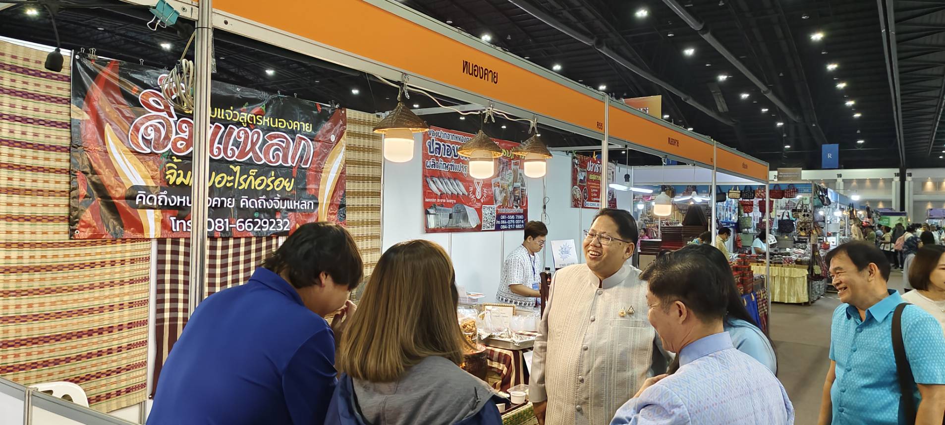 หนองคาย ร่วมพิธีเปิดงาน “ศิลปาชีพประทีปไทย OTOP หลอมดวงใจ ด้วยพระบารมี” ปี 2568 ดัน OTOP หนองคาย สู่เวทีประเทศ ยอดขายแรงในงานศิลปาชีพประทีปไทย ณ อาคารชาเลนเจอร์ 2 ศูนย์แสดงสินค้าและการประชุมอิมแพค เมืองทองธานี จ.นนทบุรี