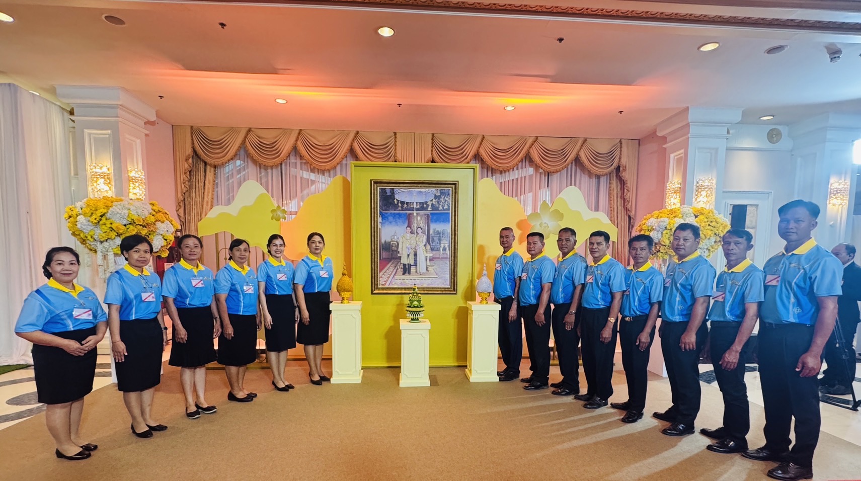 ผู้ว่าฯหนองคาย นำคณะหมู่บ้านต้นกล้ากองทุนแม่ของแผ่นดิน เข้ารับพระราชทานเงินขวัญถุงกองทุนแม่ของแผ่นดิน ปี 2568