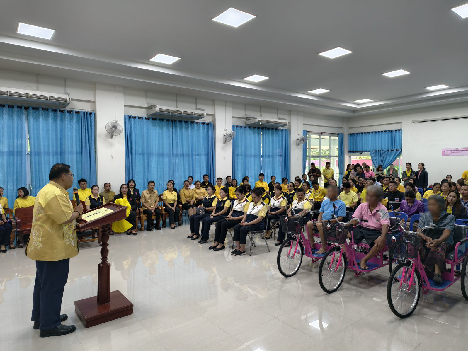 พช.หนองคาย ร่วมพิธีมอบกายอุปกรณ์ ประเภทรถสามล้อโยก ตามโครงการจัดหากายอุปกรณ์สำหรับช่วยเหลือคนพิการ 72,000 ชุด เฉลิมพระเกียรติพระบาทสมเด็จพระเจ้าอยู่หัว