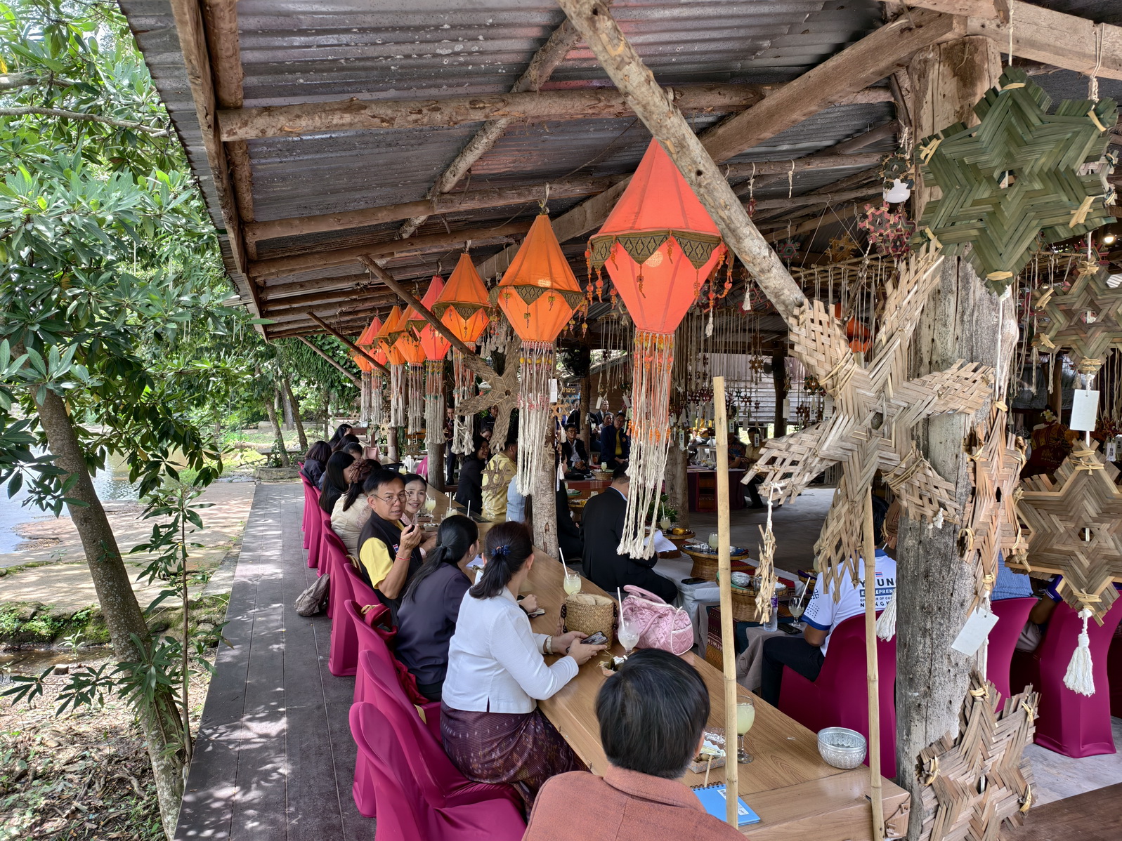 พช.หนองคาย ร่วมต้อนรับผู้ตรวจราชการสำนักนายกรัฐมนตรี พร้อมคณะ ลงพื้นที่ตรวจติดตาม การขับเคลื่อนนโยบาย Soft Power แหล่งท่องเที่ยวชุมชนวังน้ำมอก