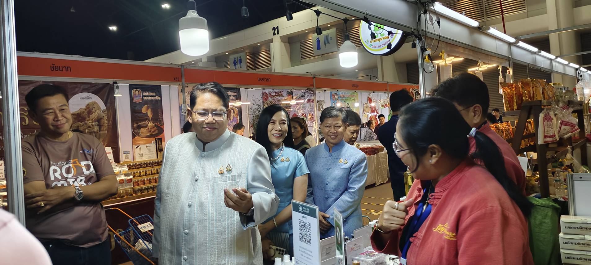 หนองคาย ร่วมพิธีเปิดงาน “ศิลปาชีพประทีปไทย OTOP หลอมดวงใจ ด้วยพระบารมี” ปี 2568 ดัน OTOP หนองคาย สู่เวทีประเทศ ยอดขายแรงในงานศิลปาชีพประทีปไทย ณ อาคารชาเลนเจอร์ 2 ศูนย์แสดงสินค้าและการประชุมอิมแพค เมืองทองธานี จ.นนทบุรี