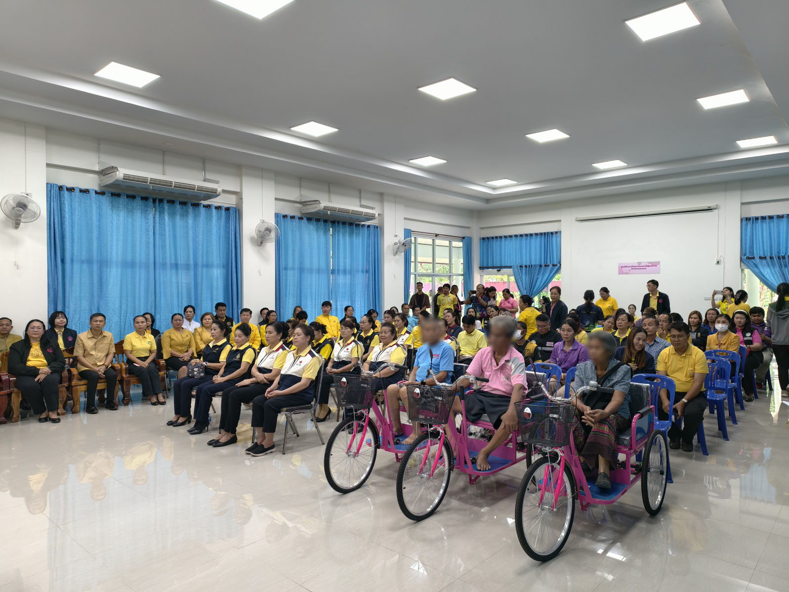 พช.หนองคาย ร่วมพิธีมอบกายอุปกรณ์ ประเภทรถสามล้อโยก ตามโครงการจัดหากายอุปกรณ์สำหรับช่วยเหลือคนพิการ 72,000 ชุด เฉลิมพระเกียรติพระบาทสมเด็จพระเจ้าอยู่หัว