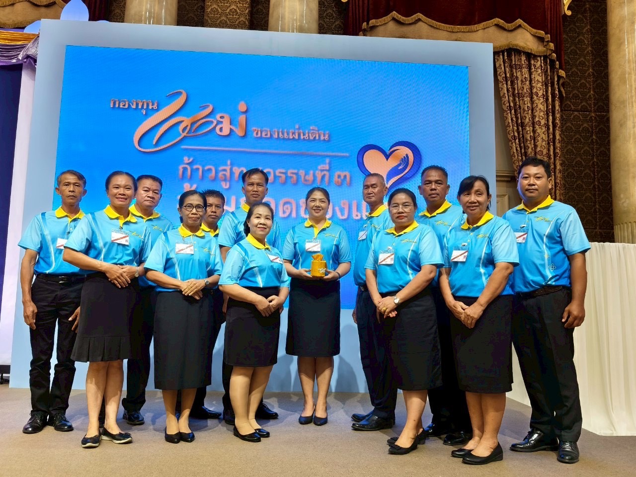 ผู้ว่าฯหนองคาย นำคณะหมู่บ้านต้นกล้ากองทุนแม่ของแผ่นดิน เข้ารับพระราชทานเงินขวัญถุงกองทุนแม่ของแผ่นดิน ปี 2568