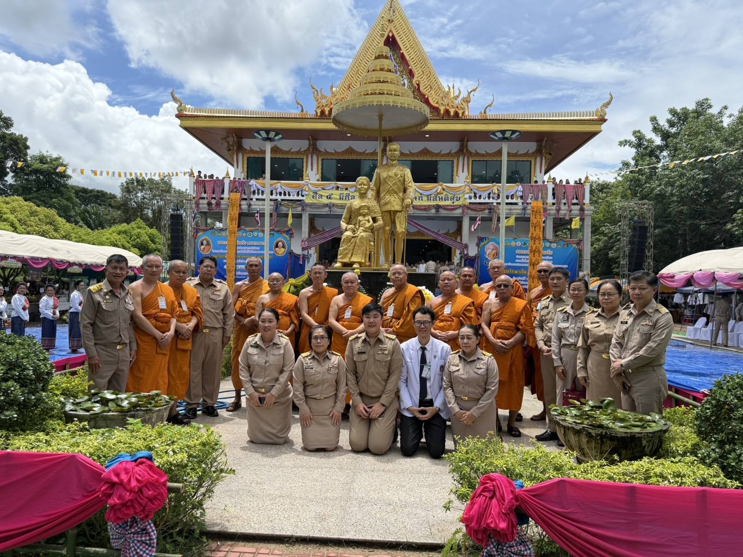 พช.หนองคาย ร่วมลงพื้นที่ตรวจเยี่ยมและติดตามผลการดำเนินงานโครงการสร้างความปรองดองสมานฉันท์ โดยใช้หลักธรรมทางพระพุทธศาสนา (หมู่บ้านรักษาศีล 5) ระดับหนตะวันออก ประจำปีงบประมาณ พ.ศ. 2568