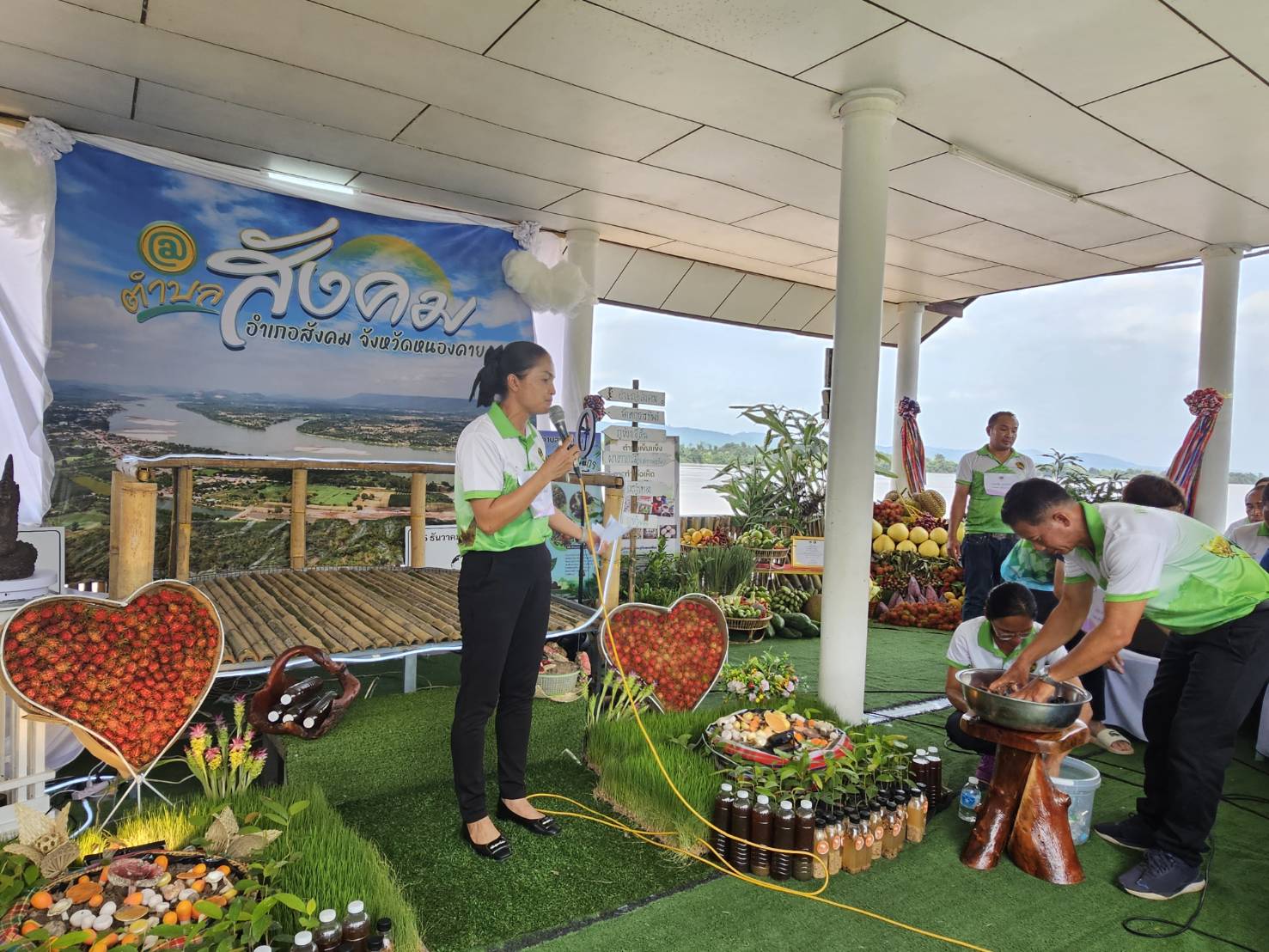 ผู้ว่าฯ หนองคาย นำทีม “ผู้นำการเปลี่ยนแปลง” ต.สังคม โชว์ผลสำเร็จ การขับเคลื่อนตำบลเข้มแข็งตามหลักเศรษฐกิจพอเพียง ในการคัดเลือกผู้นำการเปลี่ยนแปลงฯ ระดับประเทศ