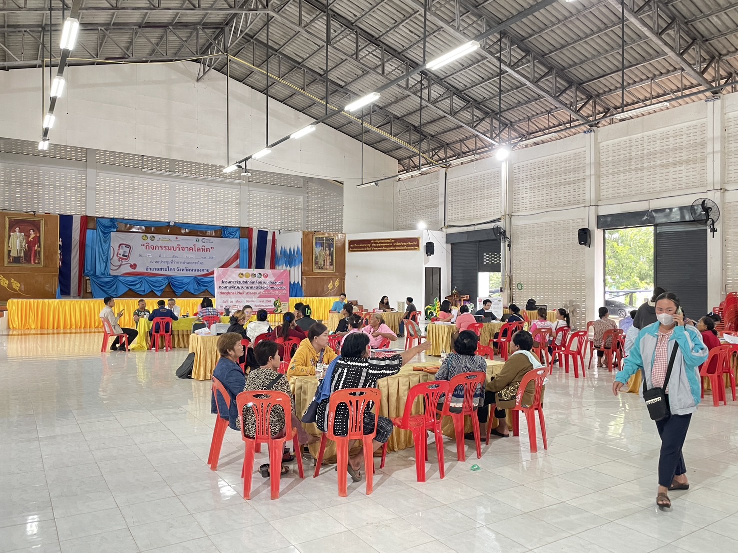 กองทุนพัฒนาบทบาทสตรีหนองคายร่วมกับสำนักงานยุติธรรมจังหวัดหนองคาย ดำเนินโครงการร่วมใจไกล่เกลี่ยช่วยเหลือลูกหนี้กองทุนพัฒนาบทบาทสตรี “Nongkhai Plus++ สร้างสุข สร้างรอยยิ้ม ให้ลูกหนี้” อำเภอสระใคร
