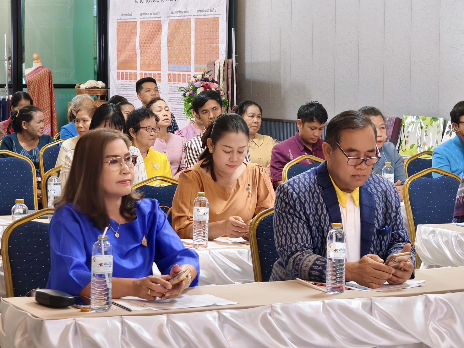 พช. หนองคาย : จัดประกวดผ้าลายพระราชทาน “ผ้าลายสิริราชพัสตราภรณ์” และงานหัตถกรรม ระดับจังหวัด ประจำปี 2568