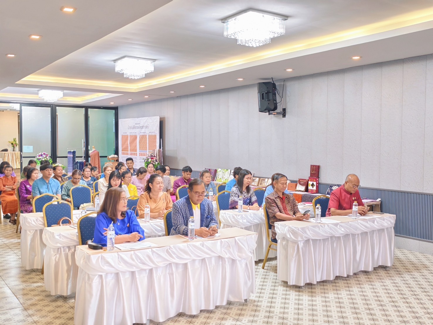 พช. หนองคาย : จัดประกวดผ้าลายพระราชทาน “ผ้าลายสิริราชพัสตราภรณ์” และงานหัตถกรรม ระดับจังหวัด ประจำปี 2568