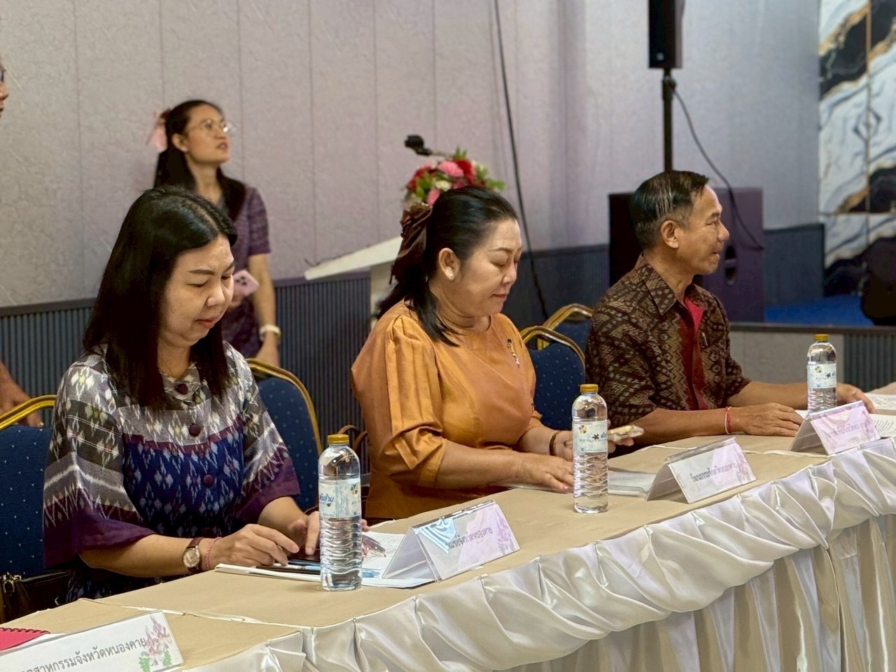 พช. หนองคาย : จัดประกวดผ้าลายพระราชทาน “ผ้าลายสิริราชพัสตราภรณ์” และงานหัตถกรรม ระดับจังหวัด ประจำปี 2568