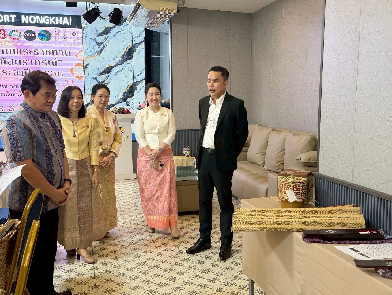 พช. หนองคาย : จัดประกวดผ้าลายพระราชทาน “ผ้าลายสิริราชพัสตราภรณ์” และงานหัตถกรรม ระดับจังหวัด ประจำปี 2568